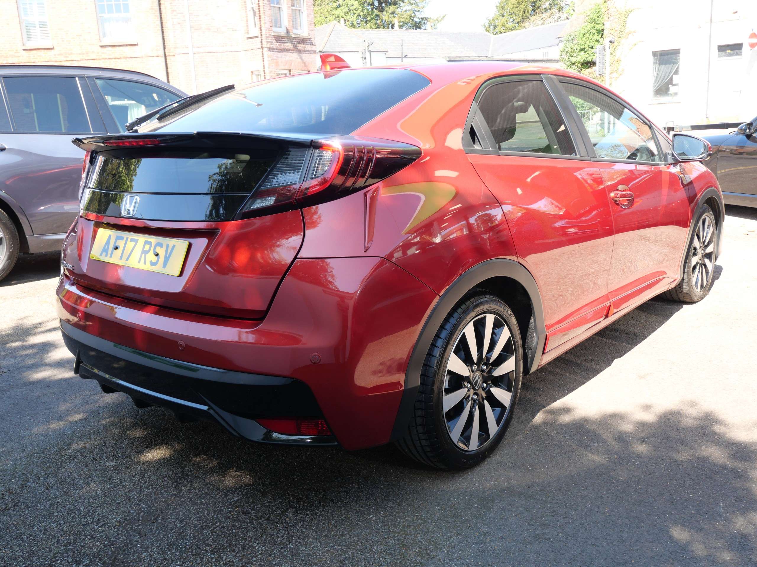 A 2017 HONDA CIVIC 1.8 i-VTEC SR Auto Euro 6 5dr ONLY 29000 Miles A 2017 HONDA CIVIC 1.8 i-VTEC SR Auto Euro 6 5dr ONLY 29000 Miles
