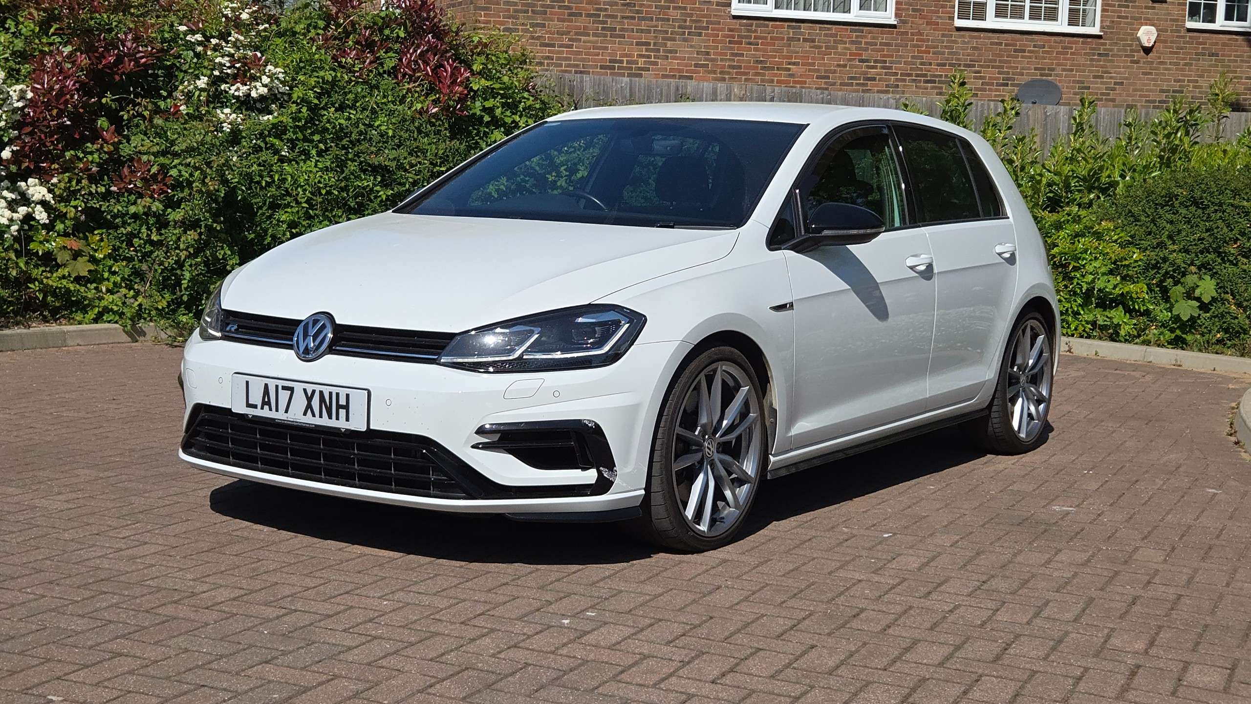 A 2017 VOLKSWAGEN GOLF 2.0 TSI BlueMotion Tech R DSG 4Motion Euro 6 (s/s) (310 ps) 5dr 39000 Miles A 2017 VOLKSWAGEN GOLF 2.0 TSI BlueMotion Tech R DSG 4Motion Euro 6 (s/s) (310 ps) 5dr 39000 Miles