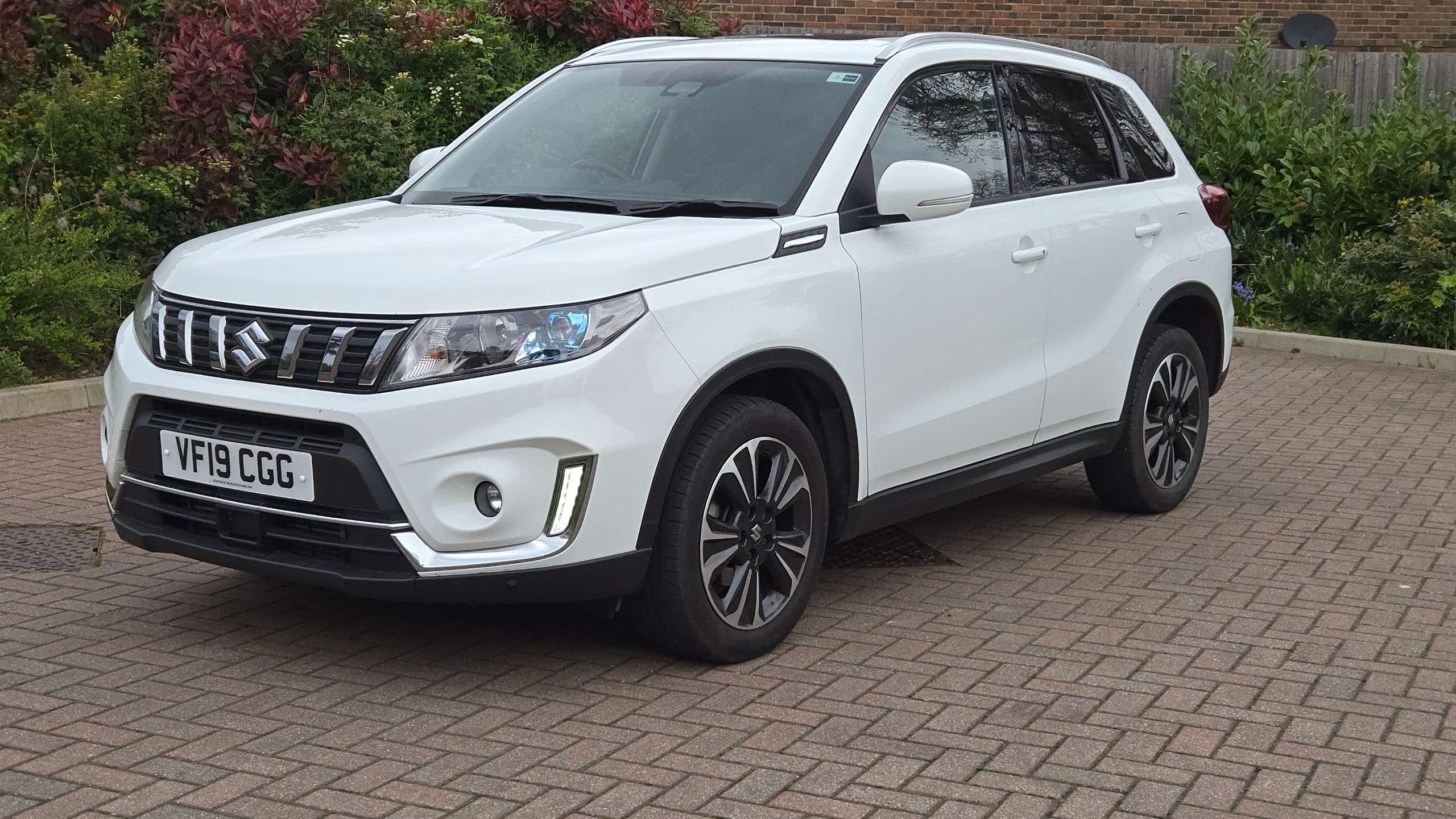 A 2019 SUZUKI VITARA 1.4 Boosterjet SZ5 Auto Euro 6 (s/s) 5dr 1 Owner Only 19000 Miles A 2019 SUZUKI VITARA 1.4 Boosterjet SZ5 Auto Euro 6 (s/s) 5dr 1 Owner Only 19000 Miles