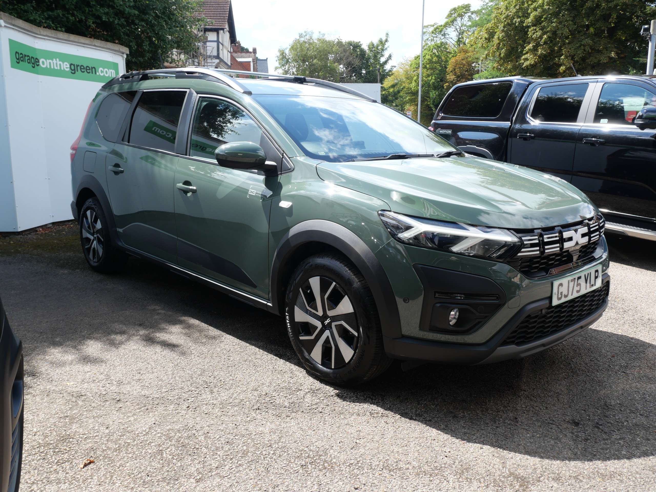 A 2025 DACIA JOGGER 1.6 Hybrid Expression Petrol Hybrid Auto Euro 6 (s/s) 5dr 1 Owner 2743 Miles 7 Seats A 2025 DACIA JOGGER 1.6 Hybrid Expression Petrol Hybrid Auto Euro 6 (s/s) 5dr 1 Owner 2743 Miles 7 Seats