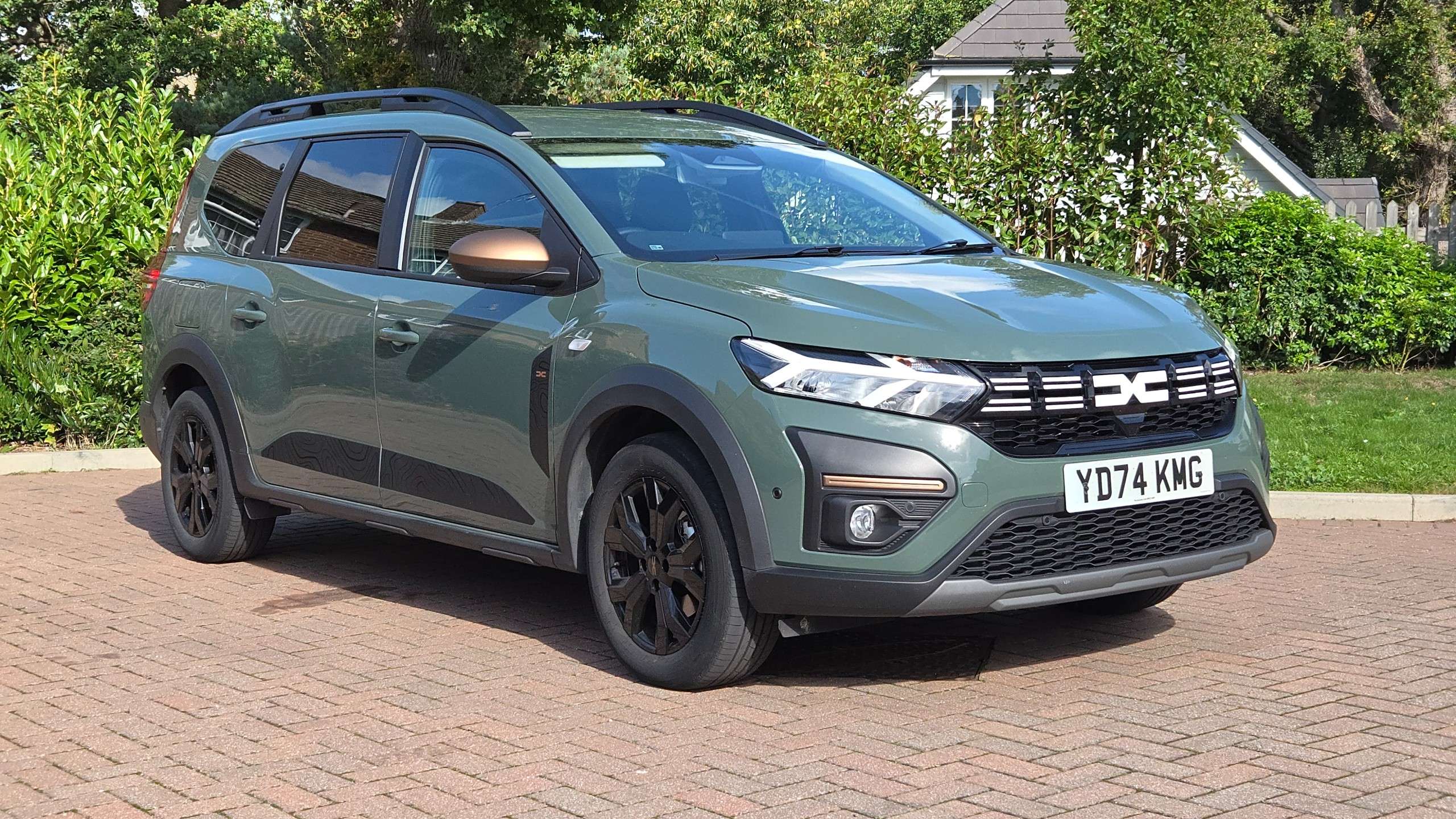 A 2024 DACIA JOGGER 1.6 Hybrid EXTREME Petrol Hybrid Auto Euro 6 (s/s) 5dr 1 Owner A 2024 DACIA JOGGER 1.6 Hybrid EXTREME Petrol Hybrid Auto Euro 6 (s/s) 5dr 1 Owner