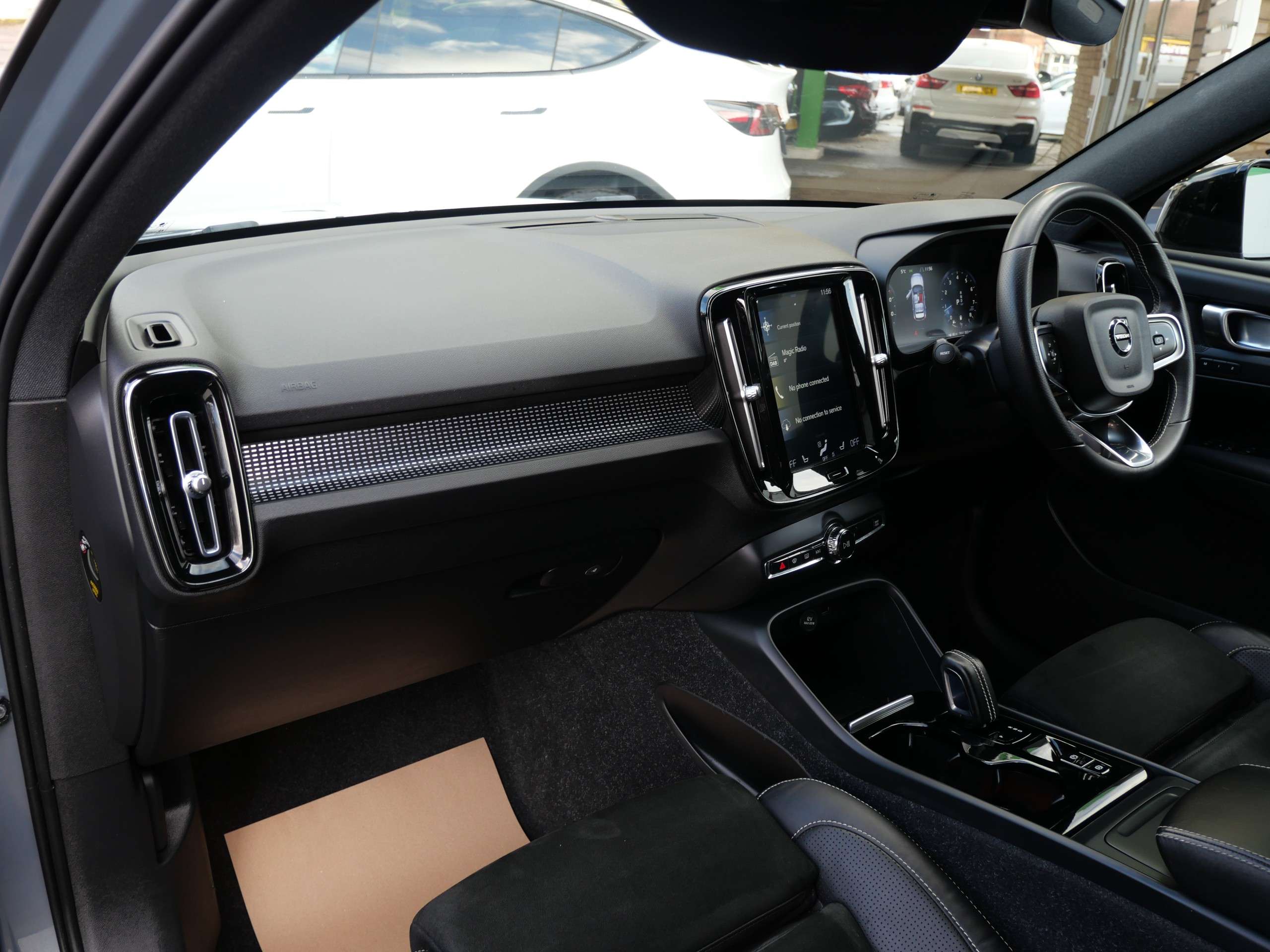 2020 VOLVO XC40 2020 VOLVO XC40