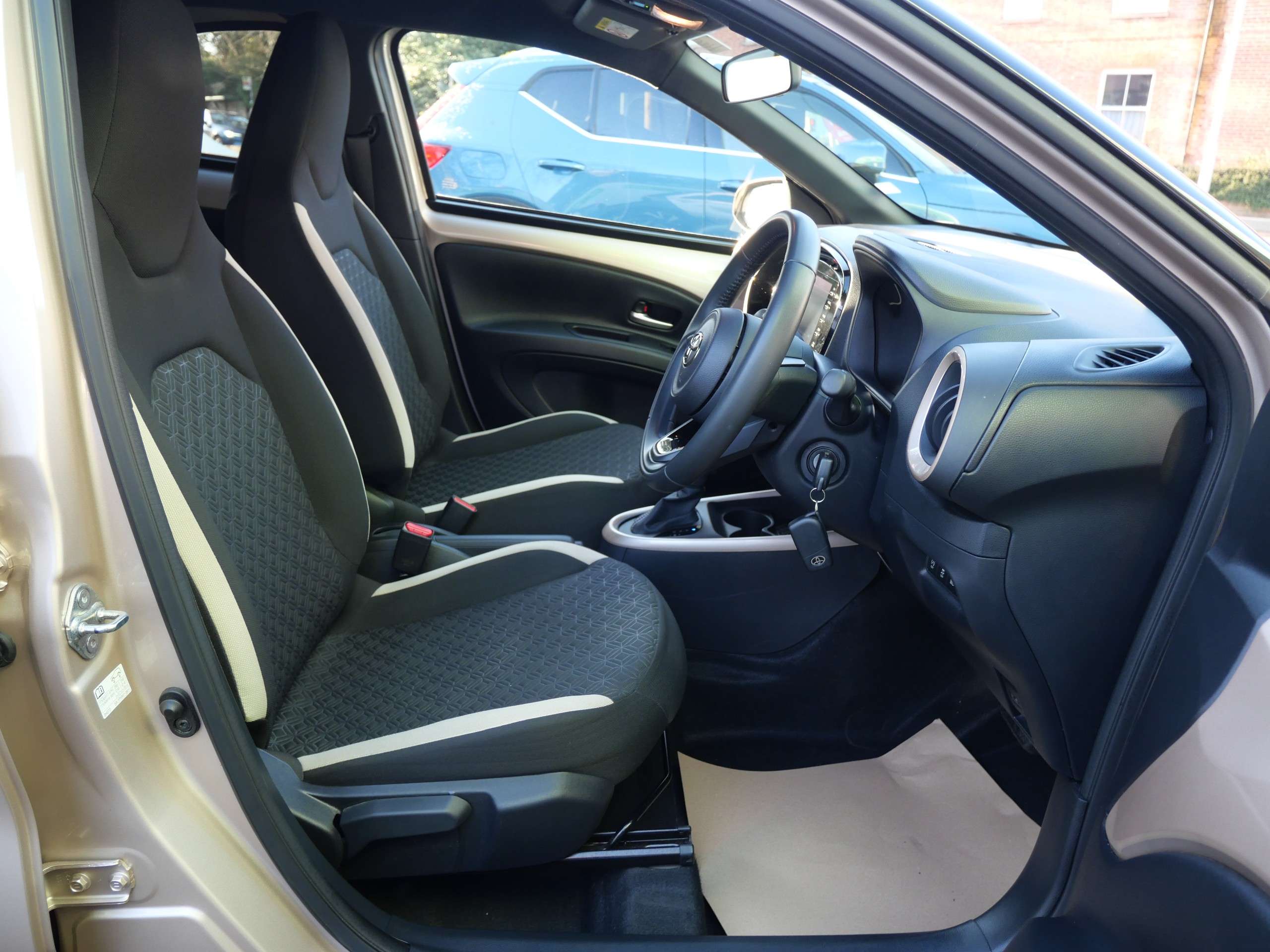 2023 TOYOTA AYGO X 2023 TOYOTA AYGO X