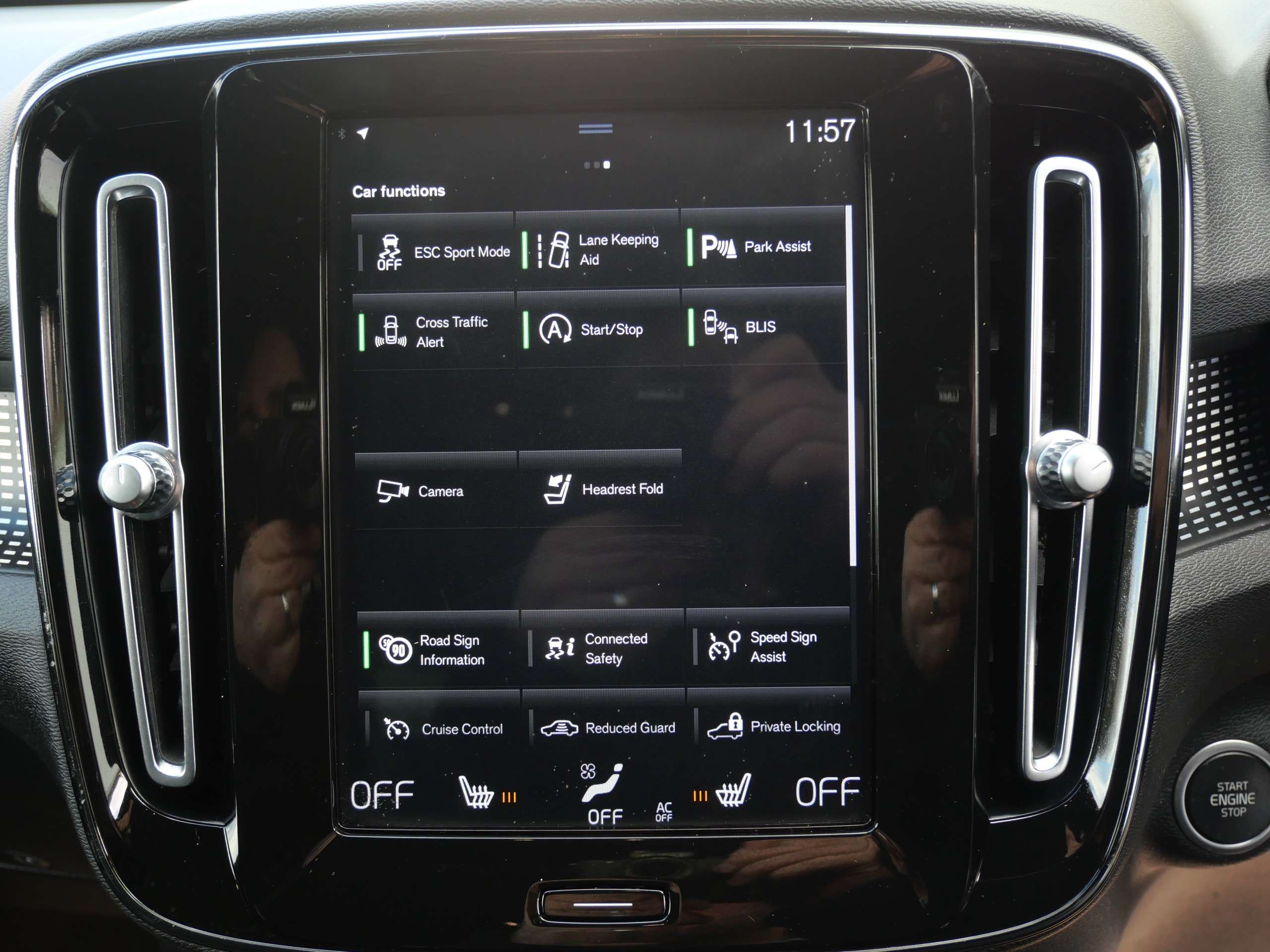 2020 VOLVO XC40 2020 VOLVO XC40