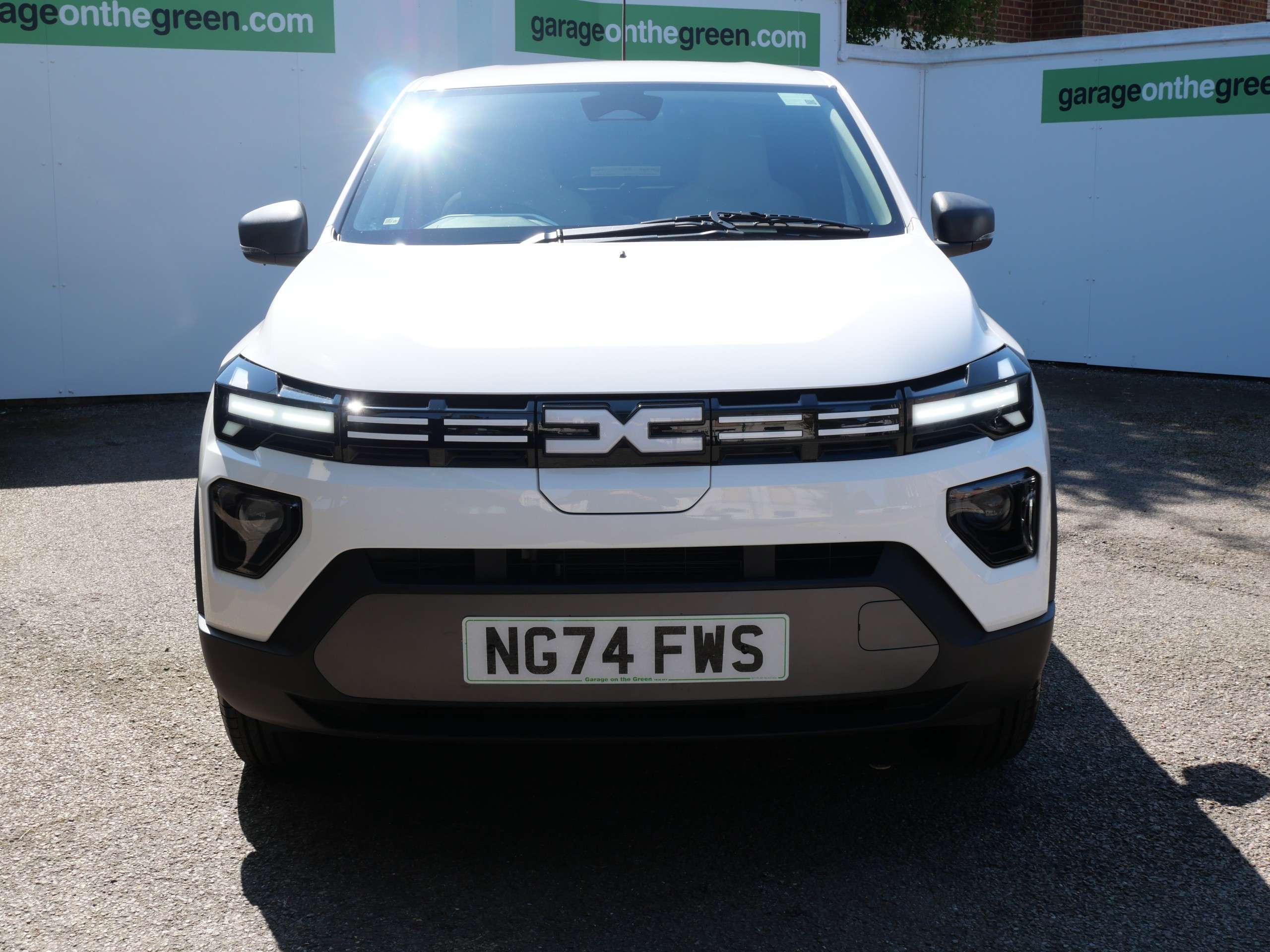 A 2024 DACIA SPRING 45 26.8kWh Expression Electric Auto 5dr Only 4000 Miles A 2024 DACIA SPRING 45 26.8kWh Expression Electric Auto 5dr Only 4000 Miles