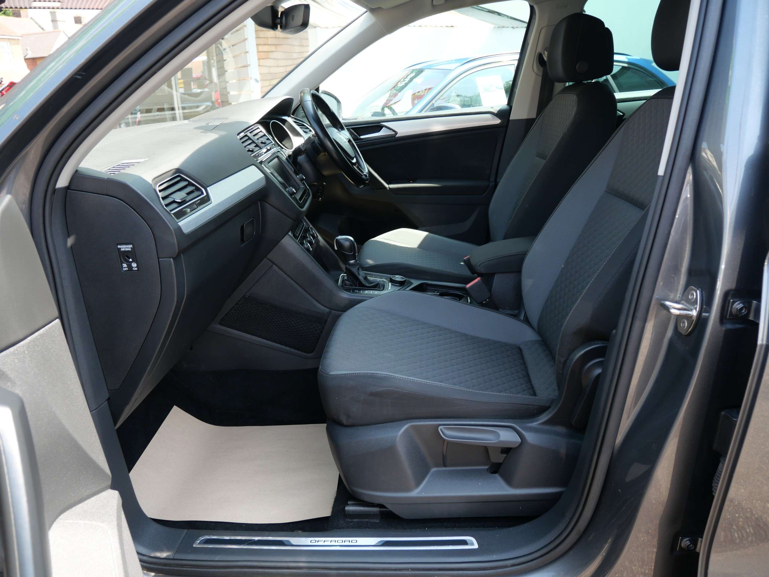 2017 VOLKSWAGEN TIGUAN 2017 VOLKSWAGEN TIGUAN