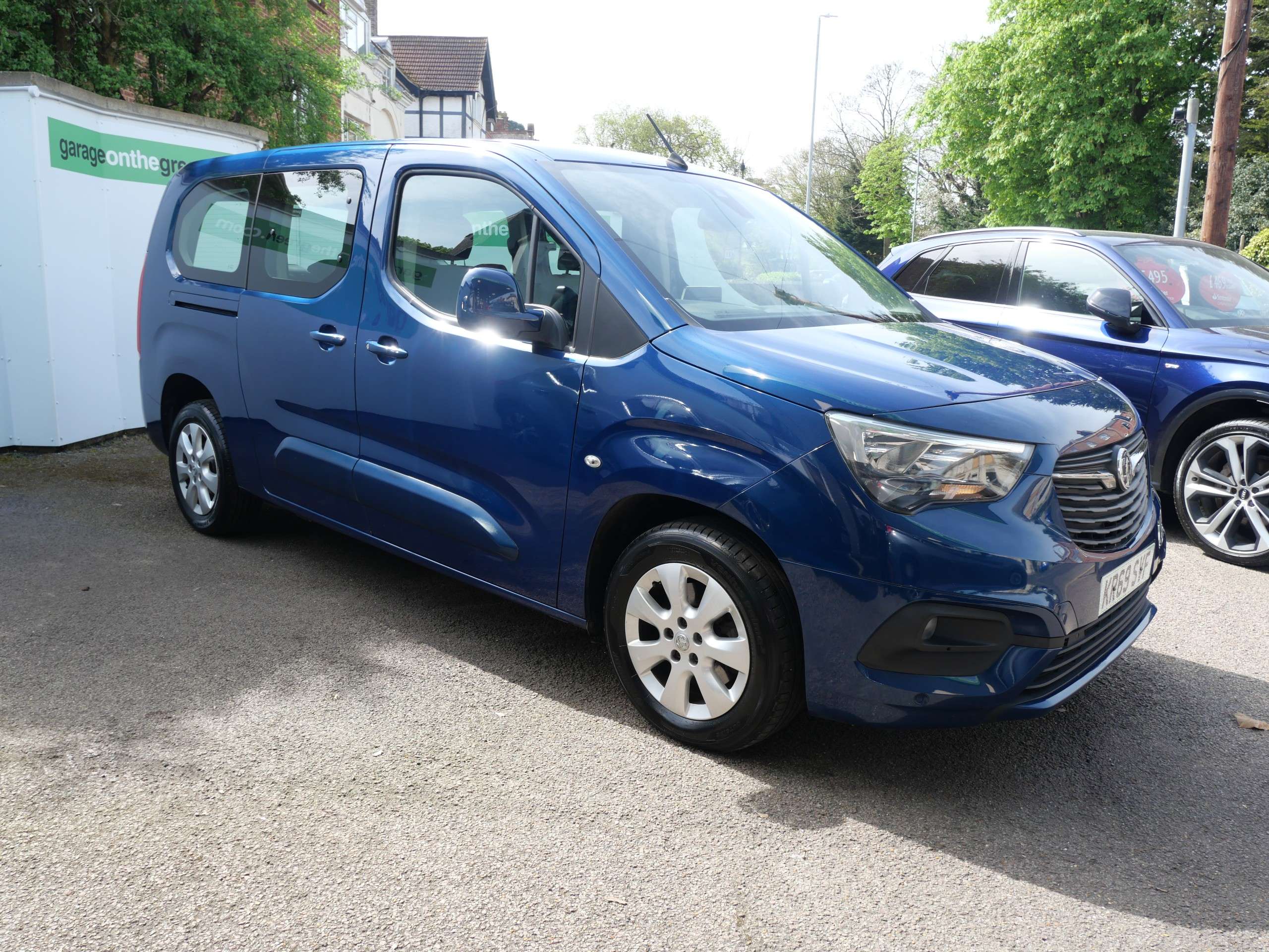 A 2019 VAUXHALL COMBO LIFE 1.2 Turbo GPF Energy XL Euro 6 (s/s) 5dr A 2019 VAUXHALL COMBO LIFE 1.2 Turbo GPF Energy XL Euro 6 (s/s) 5dr