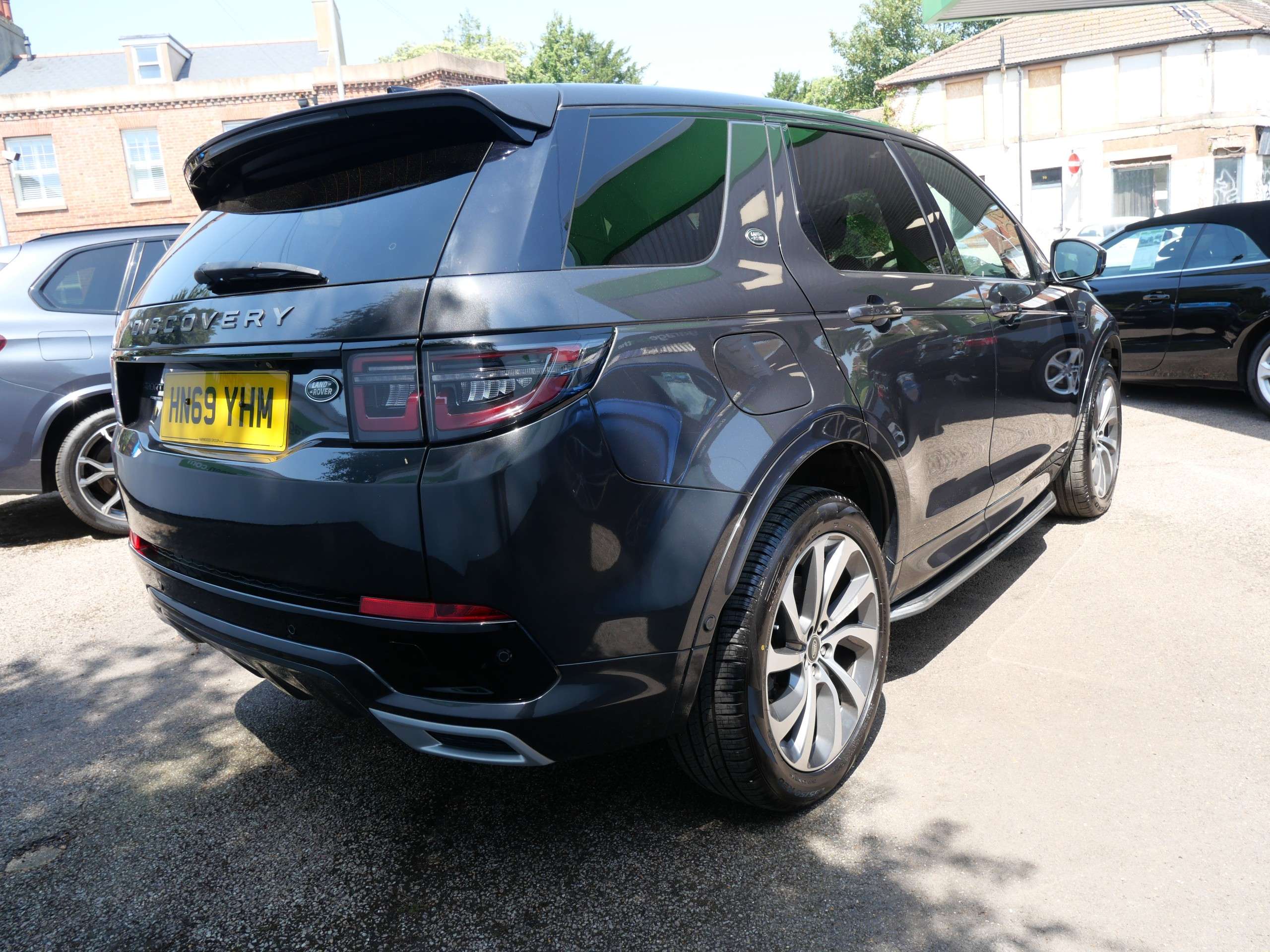 A 2019 LAND ROVER DISCOVERY SPORT 2.0 P250 MHEV R-Dynamic HSE Auto 4WD Euro 6 (s/s) 5dr 7 Seats A 2019 LAND ROVER DISCOVERY SPORT 2.0 P250 MHEV R-Dynamic HSE Auto 4WD Euro 6 (s/s) 5dr 7 Seats