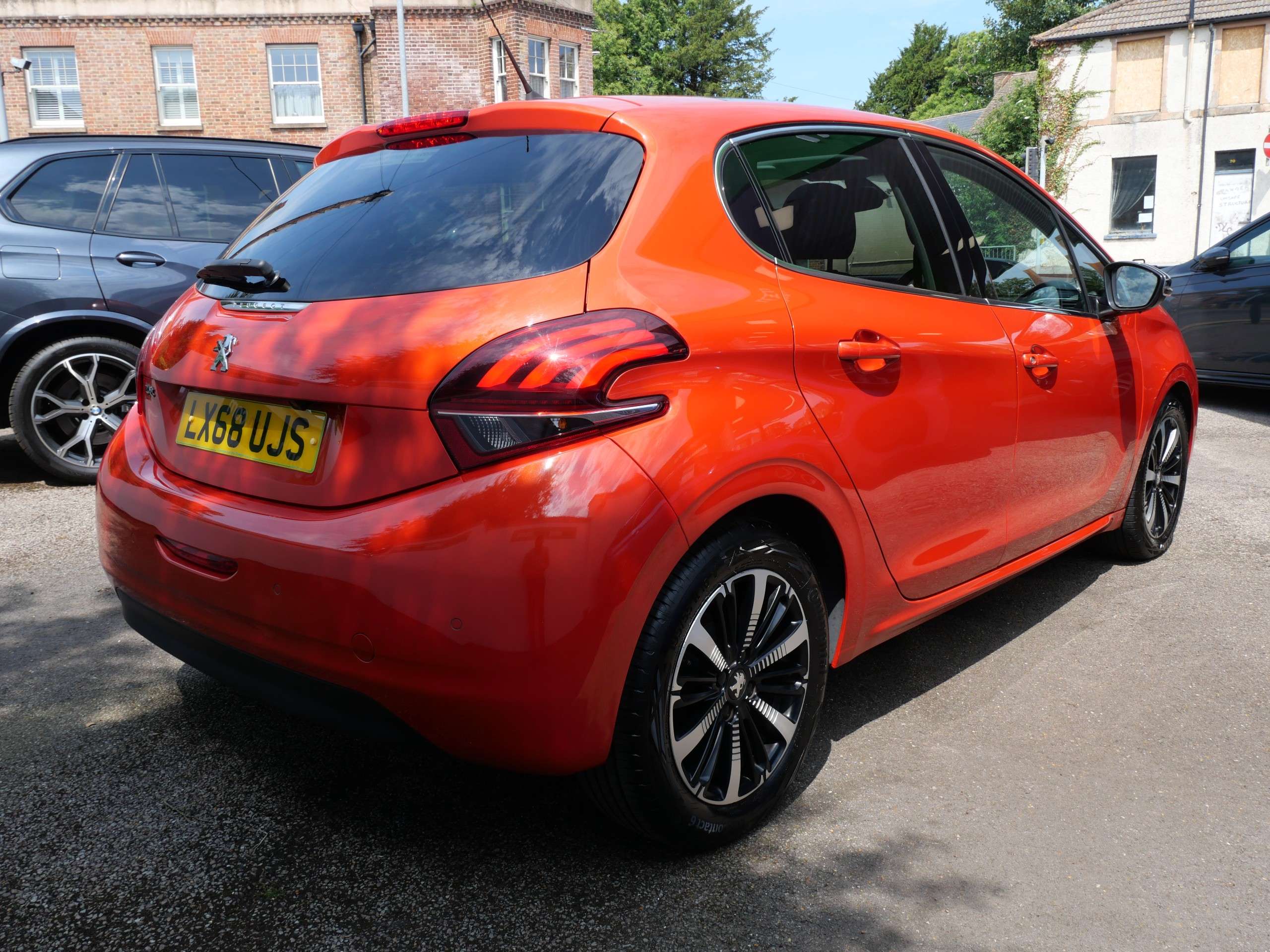 A 2018 PEUGEOT 208 1.2 PureTech Allure Premium Euro 6 (s/s) 5dr A 2018 PEUGEOT 208 1.2 PureTech Allure Premium Euro 6 (s/s) 5dr