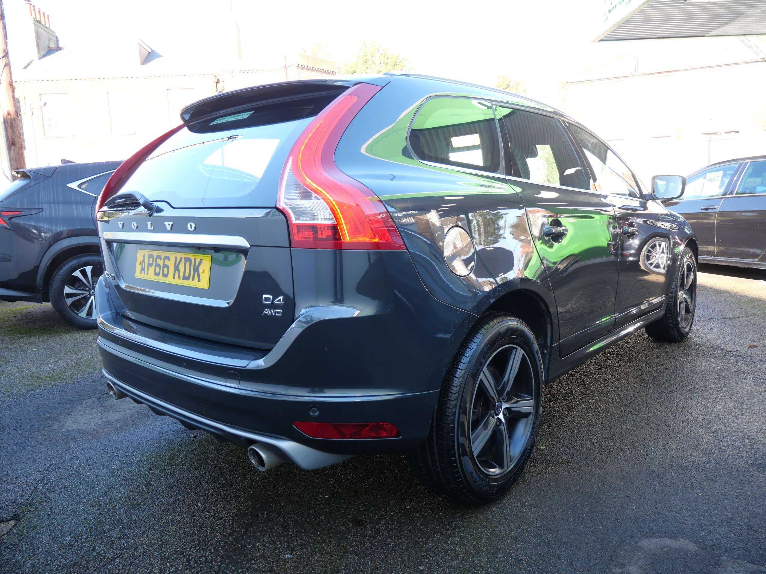 A 2017 VOLVO XC60 2.4 D4 R-Design Lux Nav Auto AWD Euro 6 (s/s) 5dr A 2017 VOLVO XC60 2.4 D4 R-Design Lux Nav Auto AWD Euro 6 (s/s) 5dr