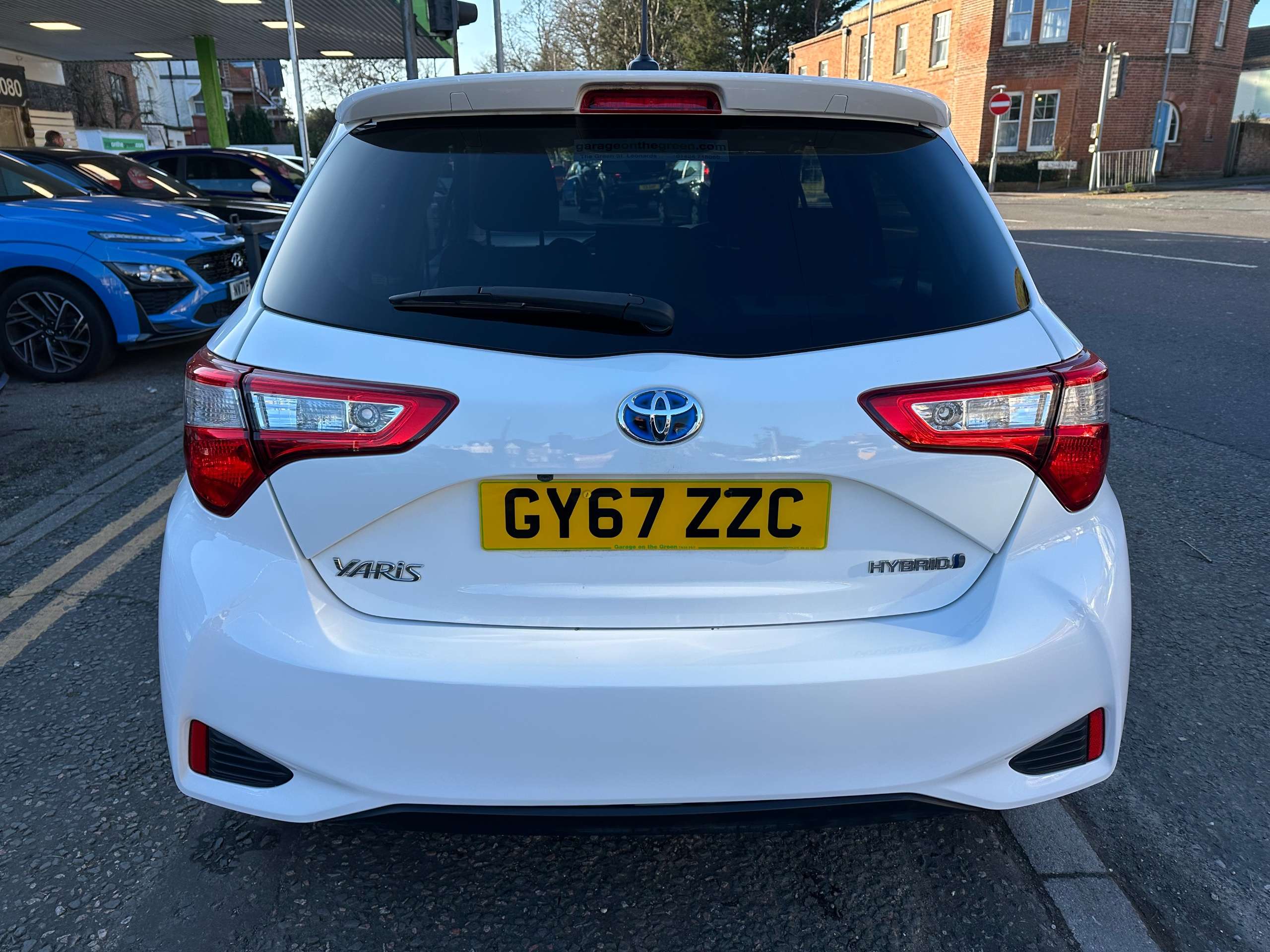 A 2018 TOYOTA YARIS 1.5 VVT-h Design Petrol Hybrid E-CVT Euro 6 (s/s) 5dr Only 23000 Miles A 2018 TOYOTA YARIS 1.5 VVT-h Design Petrol Hybrid E-CVT Euro 6 (s/s) 5dr Only 23000 Miles