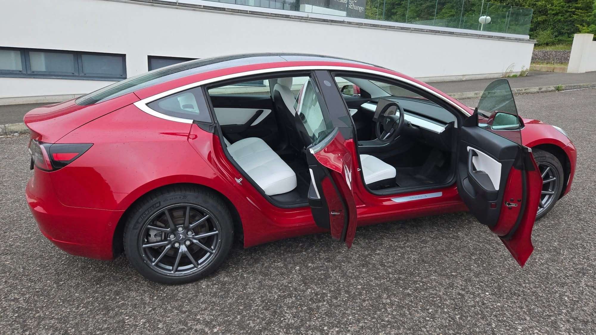 2019 TESLA MODEL 3 2019 TESLA MODEL 3