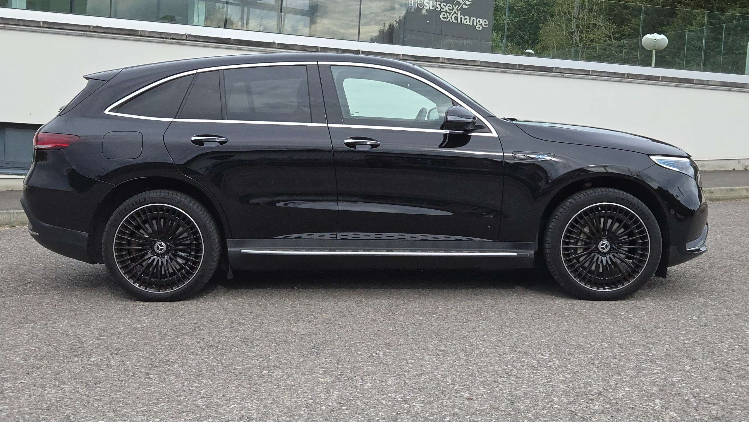 A 2022 MERCEDES-BENZ EQC EQC 400 80kWh AMG Line (Premium Plus) Auto 4MATIC (408 ps) 5dr 1 Owner A 2022 MERCEDES-BENZ EQC EQC 400 80kWh AMG Line (Premium Plus) Auto 4MATIC (408 ps) 5dr 1 Owner