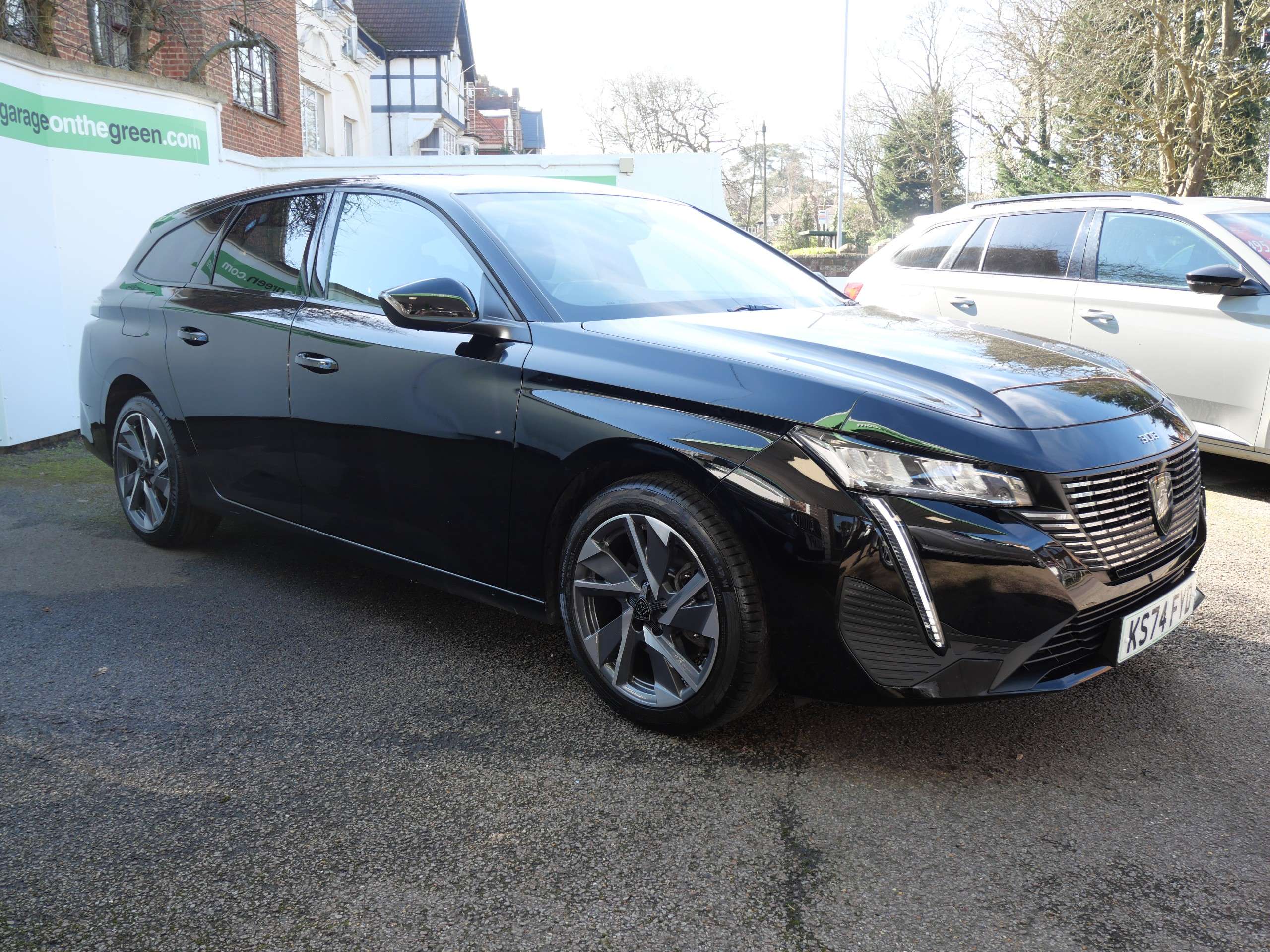 A 2024 PEUGEOT 308 SW 1.2 PureTech Allure EAT Euro 6 (s/s) 5dr A 2024 PEUGEOT 308 SW 1.2 PureTech Allure EAT Euro 6 (s/s) 5dr