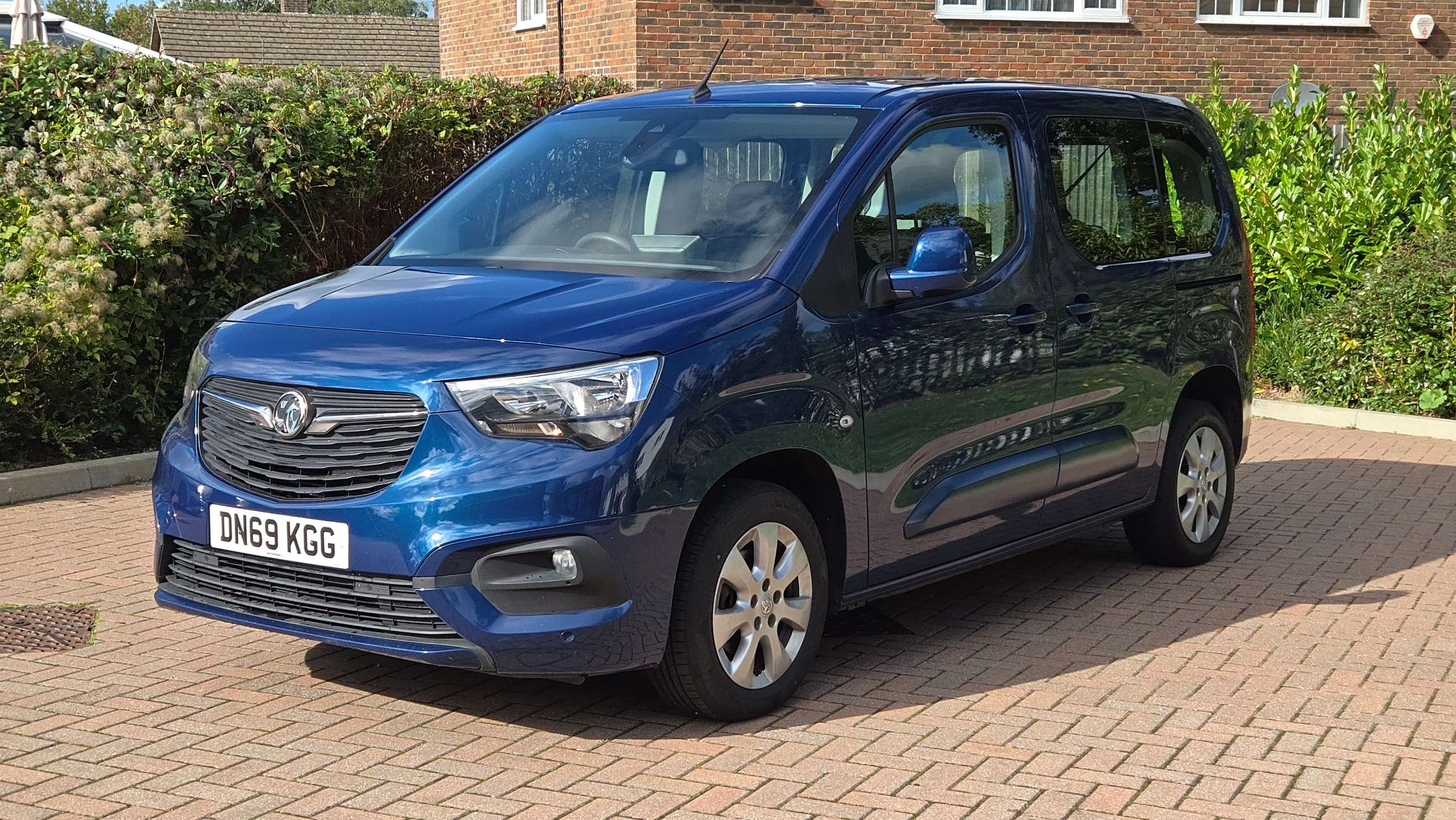 A 2019 VAUXHALL COMBO LIFE 1.2 Turbo GPF Energy Euro 6 (s/s) 5dr A 2019 VAUXHALL COMBO LIFE 1.2 Turbo GPF Energy Euro 6 (s/s) 5dr