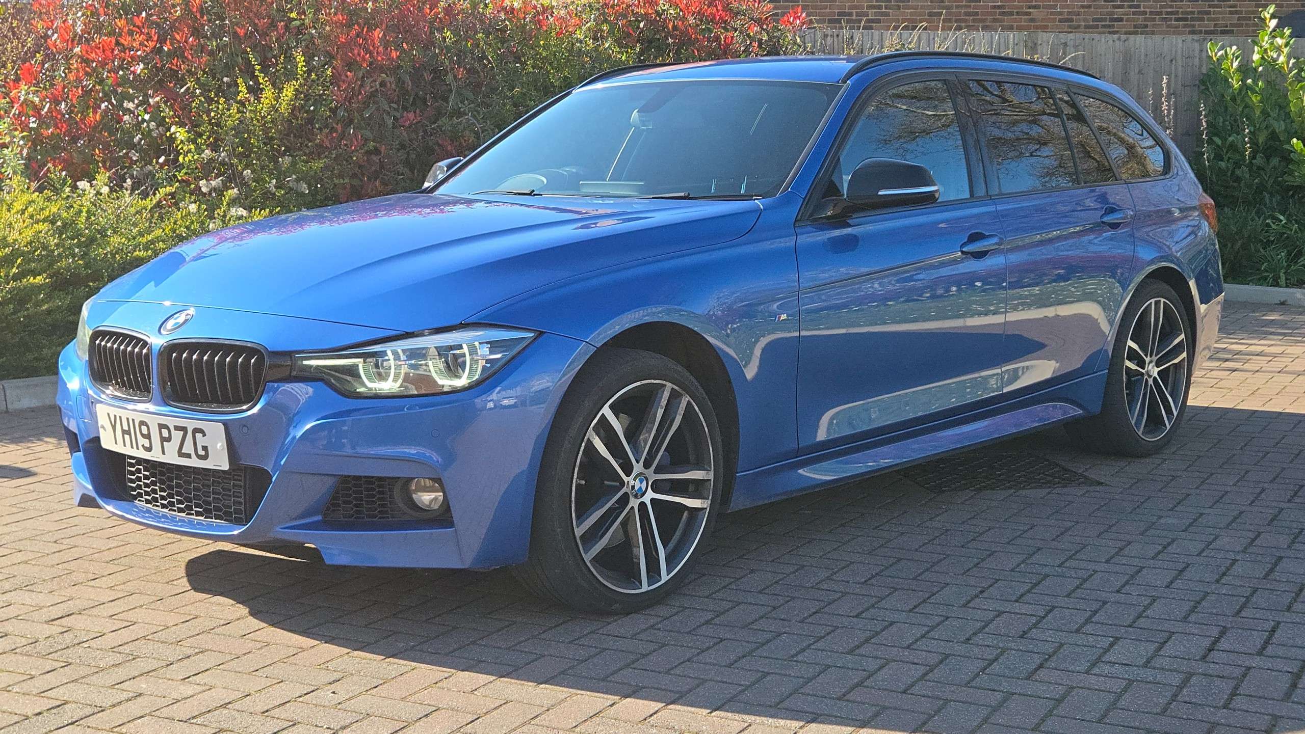 A 2019 BMW 3 SERIES 2.0 320d M Sport Shadow Edition Touring Auto xDrive Euro 6 (s/s) 5dr High Spec A 2019 BMW 3 SERIES 2.0 320d M Sport Shadow Edition Touring Auto xDrive Euro 6 (s/s) 5dr High Spec