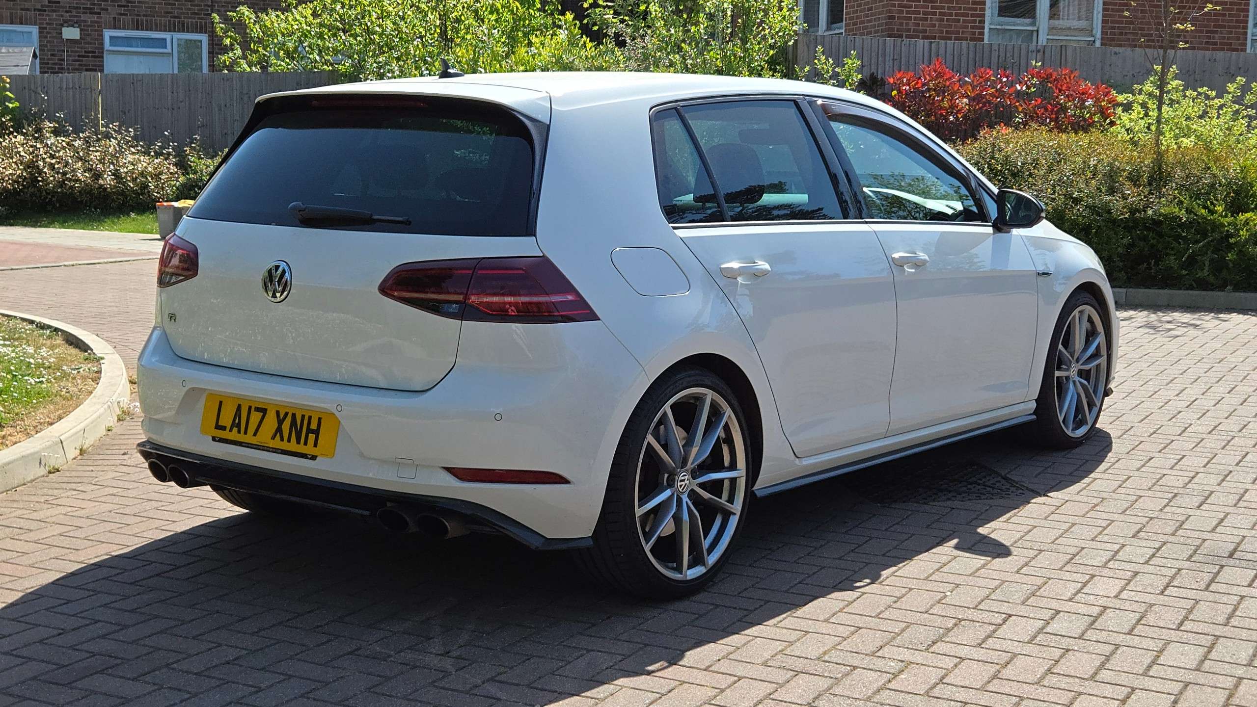 A 2017 VOLKSWAGEN GOLF 2.0 TSI BlueMotion Tech R DSG 4Motion Euro 6 (s/s) (310 ps) 5dr 39000 Miles A 2017 VOLKSWAGEN GOLF 2.0 TSI BlueMotion Tech R DSG 4Motion Euro 6 (s/s) (310 ps) 5dr 39000 Miles