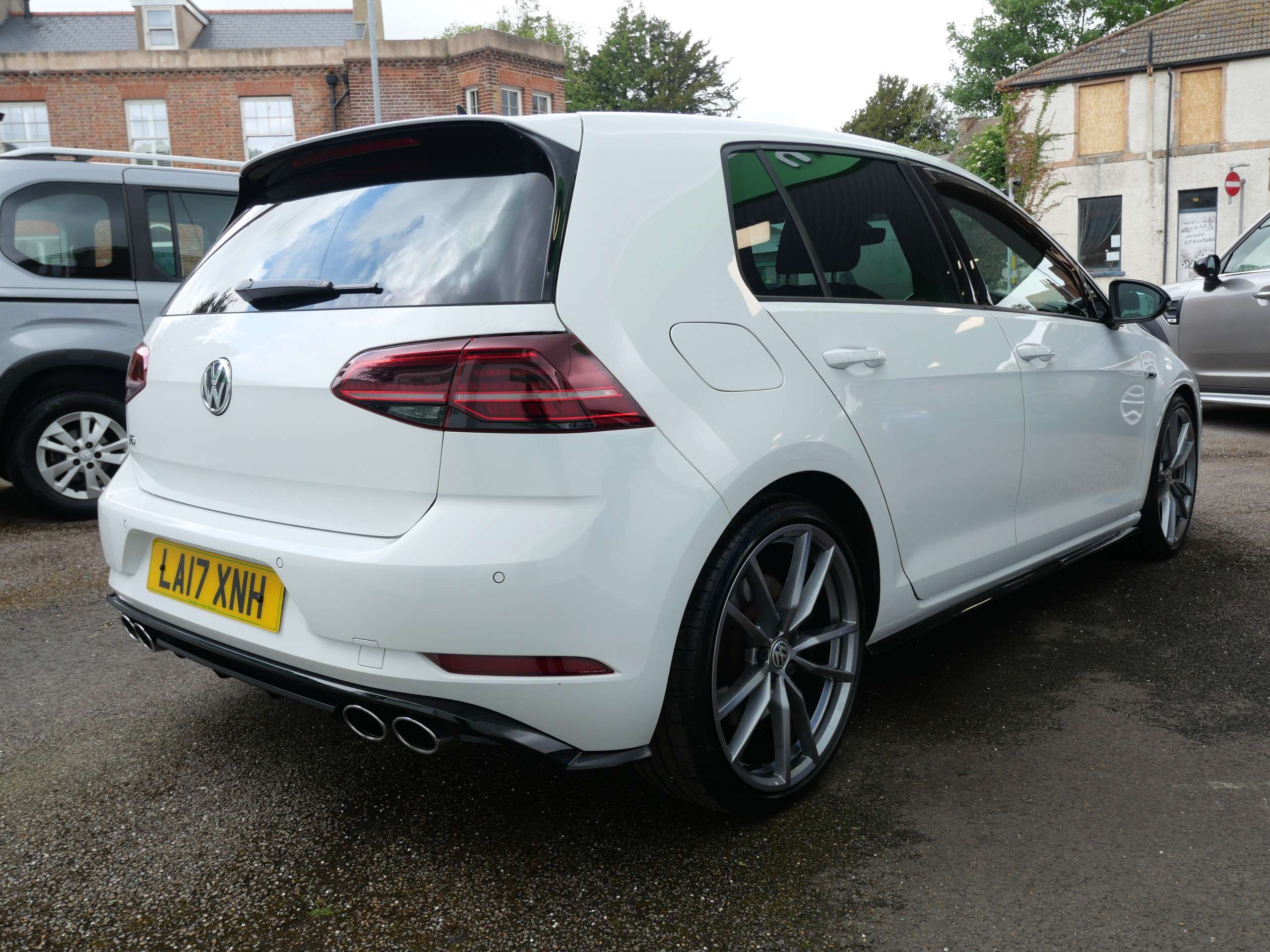 A 2017 VOLKSWAGEN GOLF 2.0 TSI BlueMotion Tech R DSG 4Motion Euro 6 (s/s) (310 ps) 5dr A 2017 VOLKSWAGEN GOLF 2.0 TSI BlueMotion Tech R DSG 4Motion Euro 6 (s/s) (310 ps) 5dr