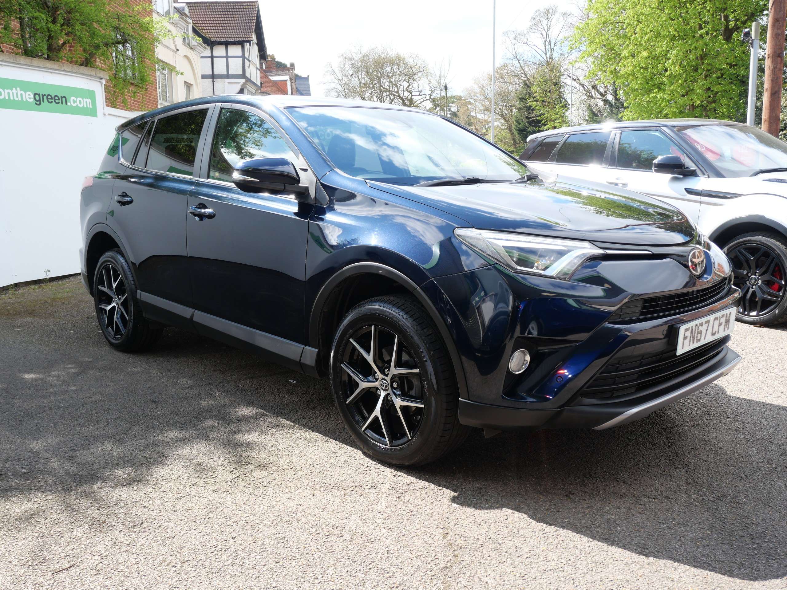 A 2017 TOYOTA RAV4 2.0 V-Matic Icon CVT 4WD Euro 6 (s/s) (Safety Sense, SNav) 5dr A 2017 TOYOTA RAV4 2.0 V-Matic Icon CVT 4WD Euro 6 (s/s) (Safety Sense, SNav) 5dr