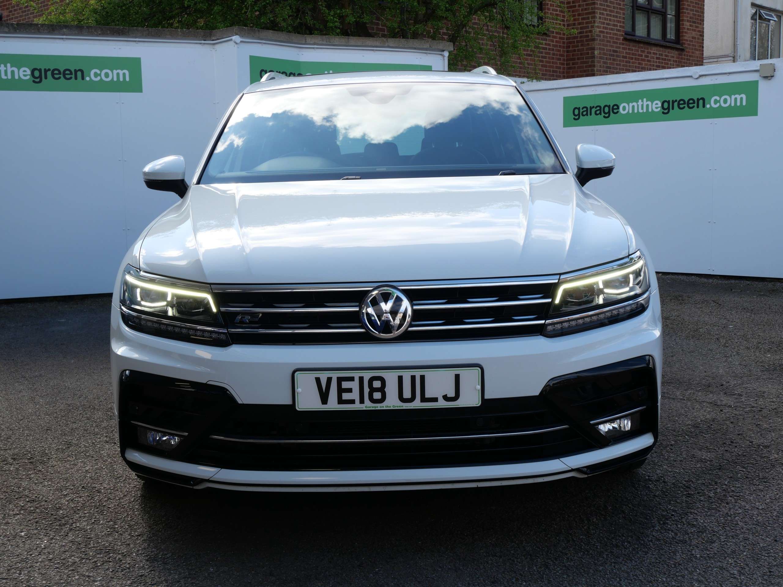 A 2018 VOLKSWAGEN TIGUAN 2.0 TDI R-Line DSG 4Motion Euro 6 (s/s) 5dr A 2018 VOLKSWAGEN TIGUAN 2.0 TDI R-Line DSG 4Motion Euro 6 (s/s) 5dr