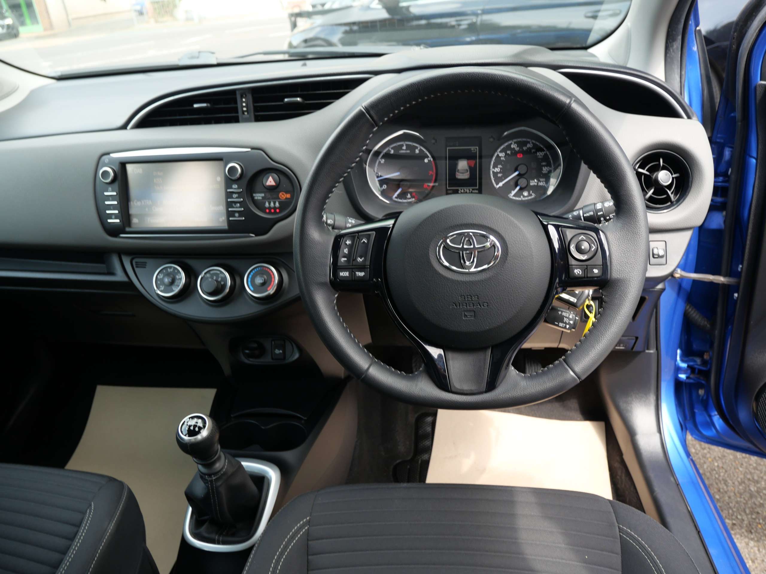 2017 TOYOTA YARIS 2017 TOYOTA YARIS
