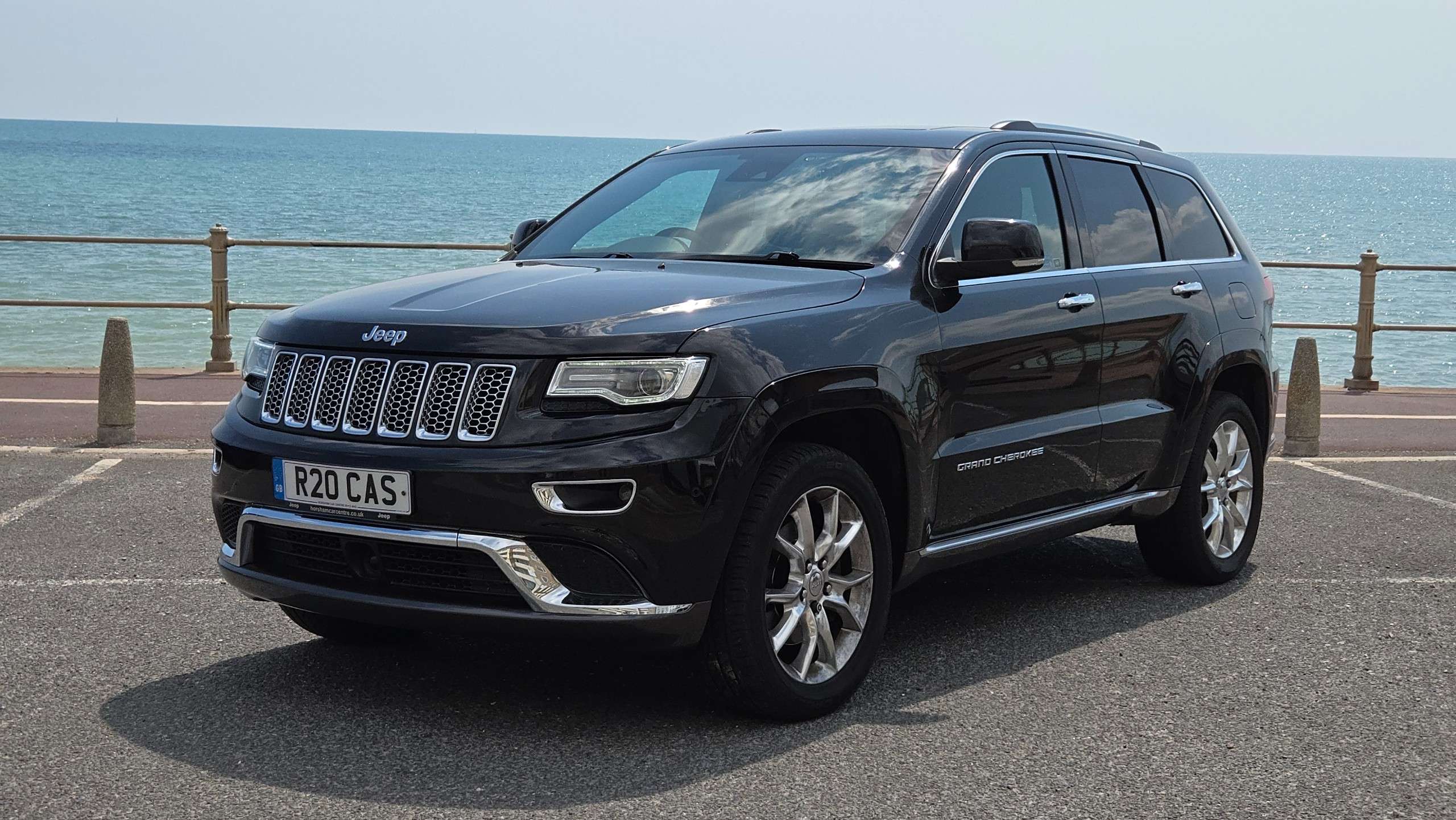 A 2016 JEEP GRAND CHEROKEE 3.0 V6 CRD Summit Auto 4WD Euro 6 (247 bhp) 5dr Only 39000 Miles A 2016 JEEP GRAND CHEROKEE 3.0 V6 CRD Summit Auto 4WD Euro 6 (247 bhp) 5dr Only 39000 Miles