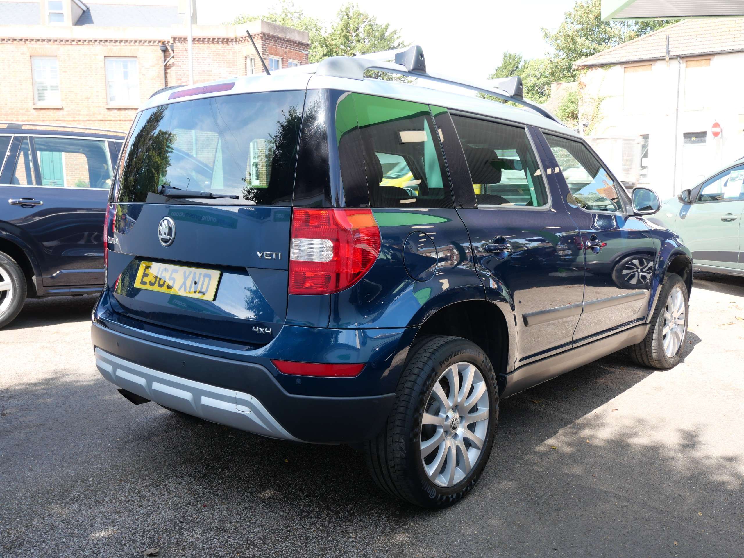 A 2016 SKODA YETI 2.0 TDI SE Outdoor 4WD Euro 6 (s/s) 5dr A 2016 SKODA YETI 2.0 TDI SE Outdoor 4WD Euro 6 (s/s) 5dr