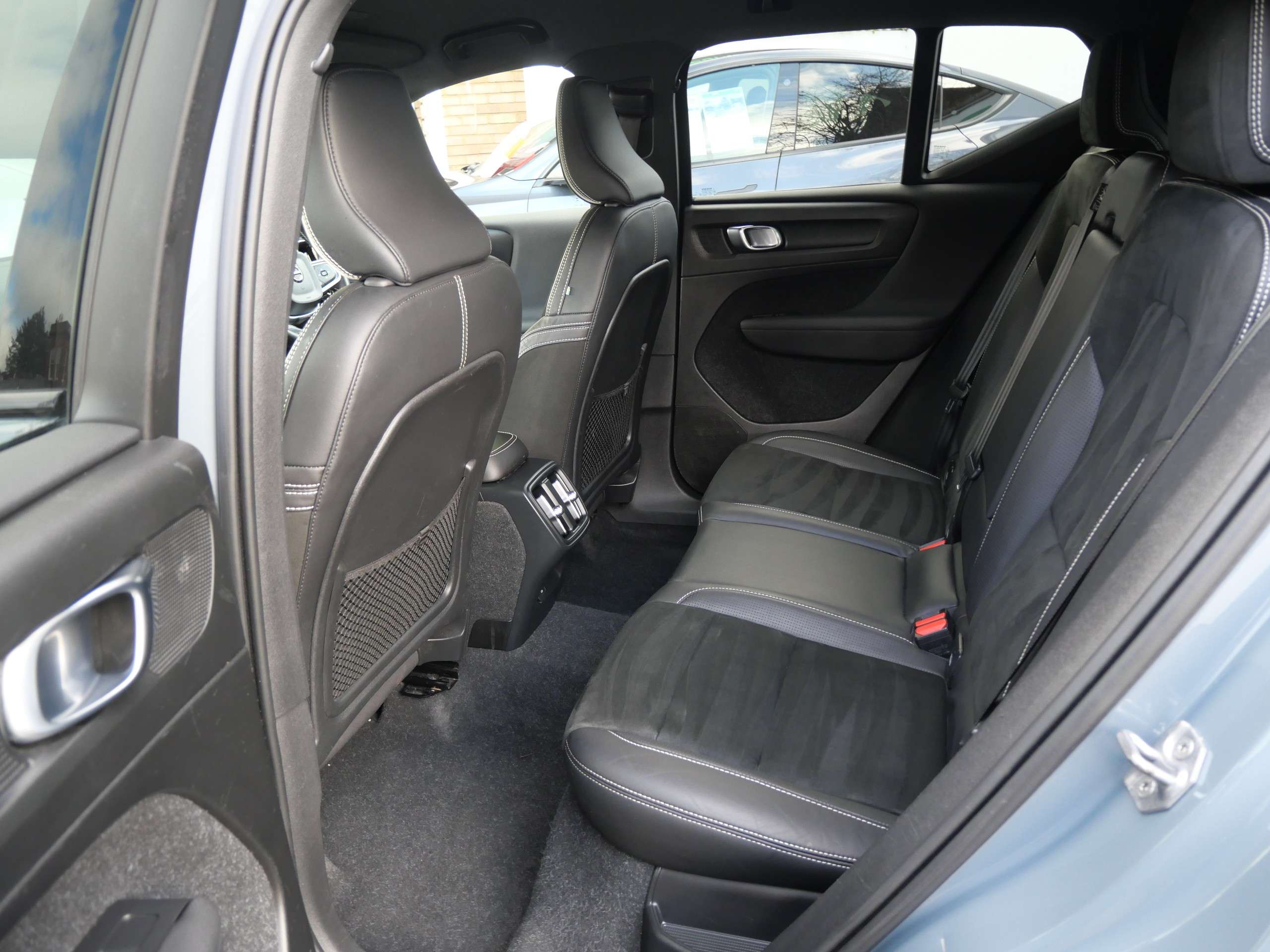 2020 VOLVO XC40 2020 VOLVO XC40