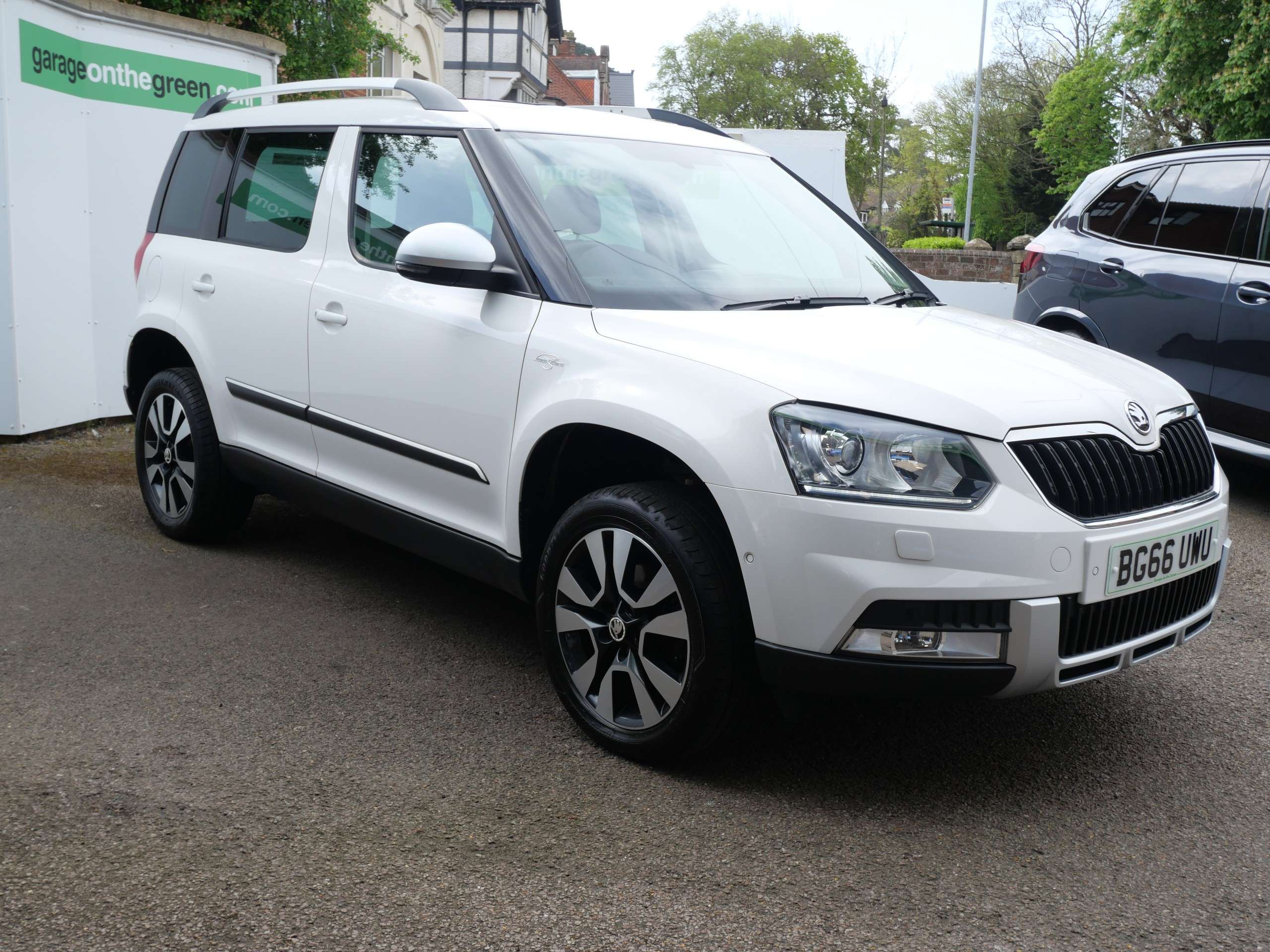 A 2016 SKODA YETI 1.4 TSI Laurin & Klement Outdoor 4WD Euro 6 (s/s) 5dr A 2016 SKODA YETI 1.4 TSI Laurin & Klement Outdoor 4WD Euro 6 (s/s) 5dr