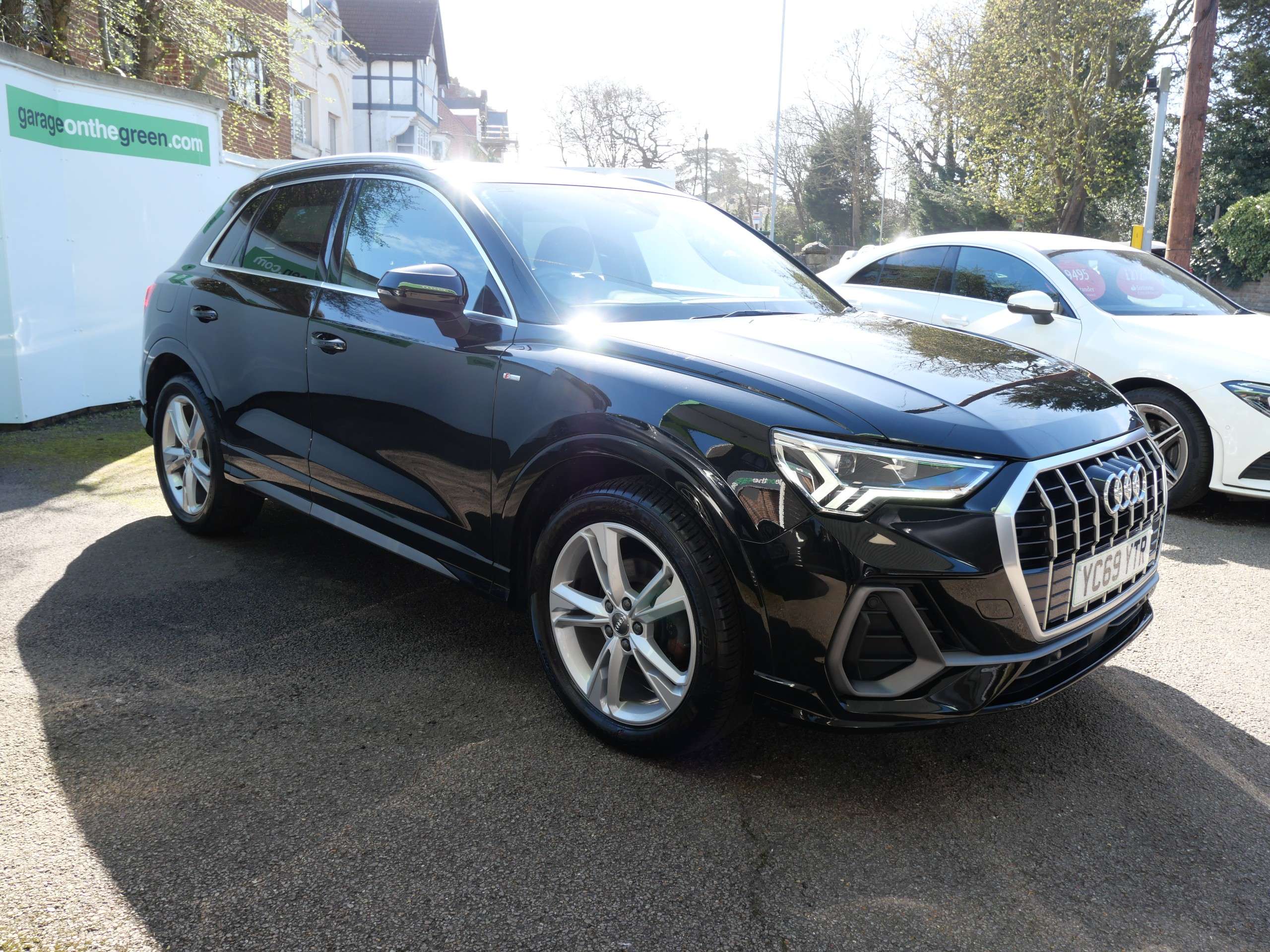 A 2019 AUDI Q3 1.5 TFSI CoD 35 S line Euro 6 (s/s) 5dr A 2019 AUDI Q3 1.5 TFSI CoD 35 S line Euro 6 (s/s) 5dr