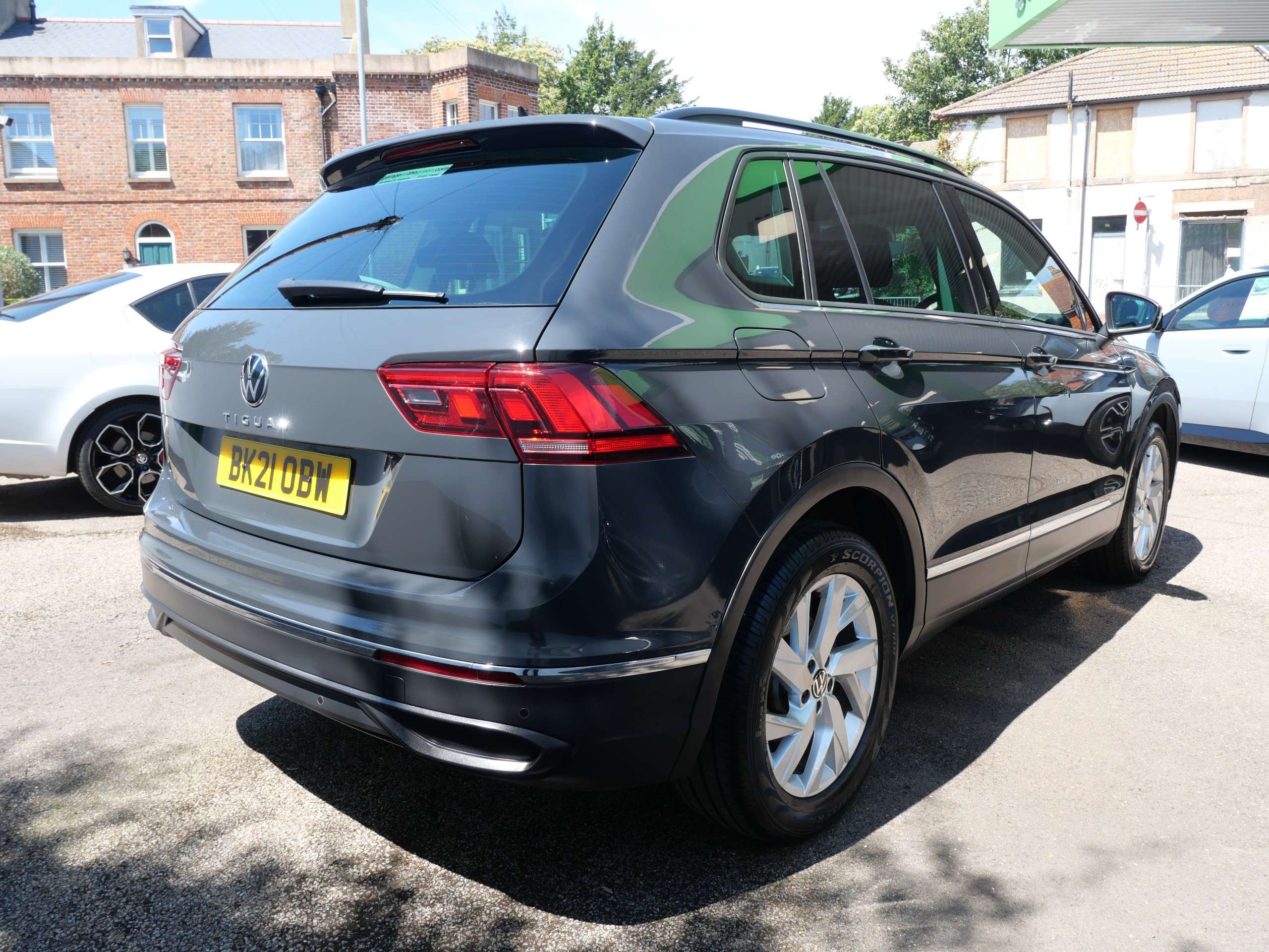 A 2021 VOLKSWAGEN TIGUAN 1.5 TSI Life DSG Euro 6 (s/s) 5dr 46000 Miles A 2021 VOLKSWAGEN TIGUAN 1.5 TSI Life DSG Euro 6 (s/s) 5dr 46000 Miles