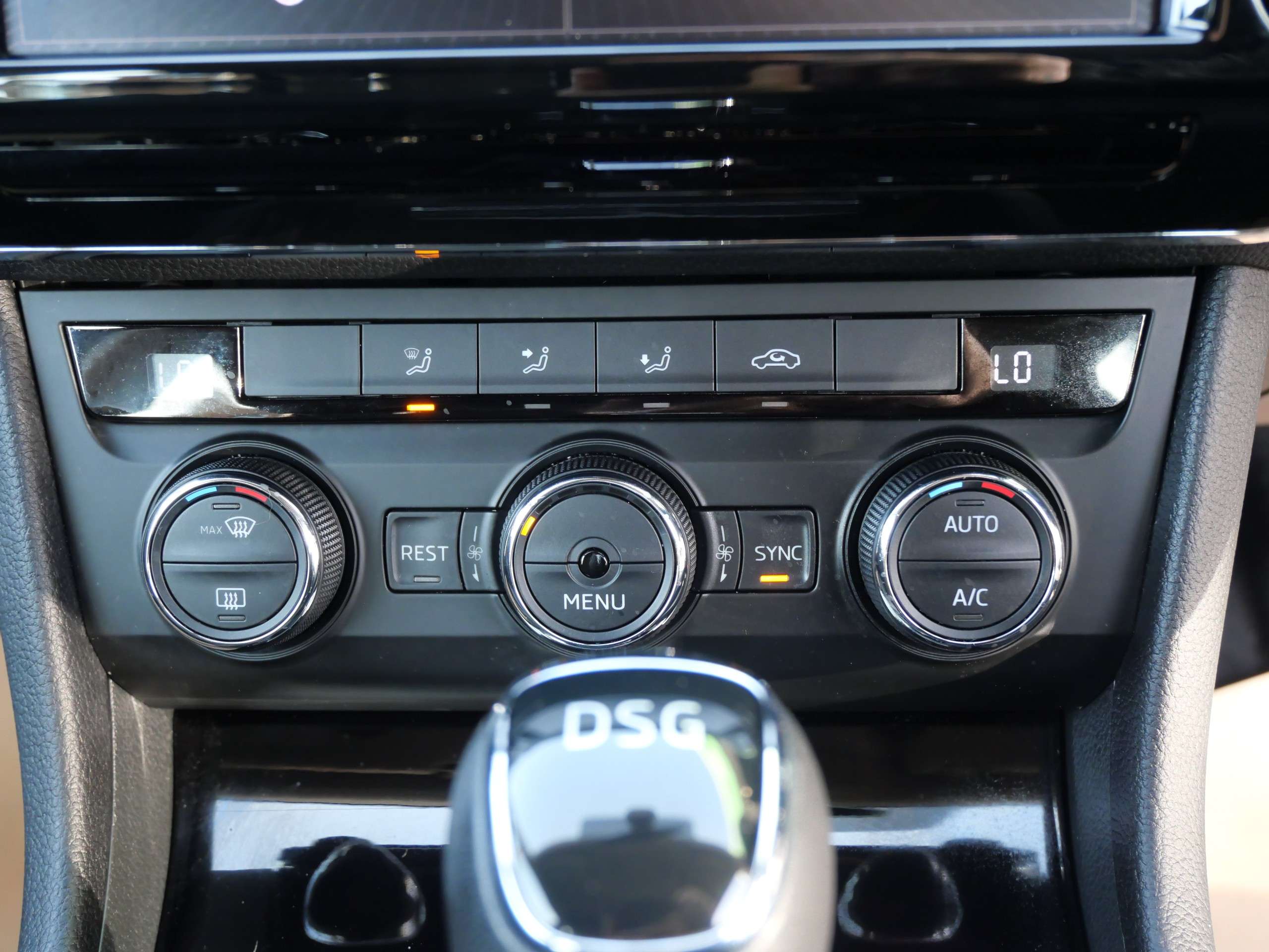 2016 SKODA SUPERB 2016 SKODA SUPERB