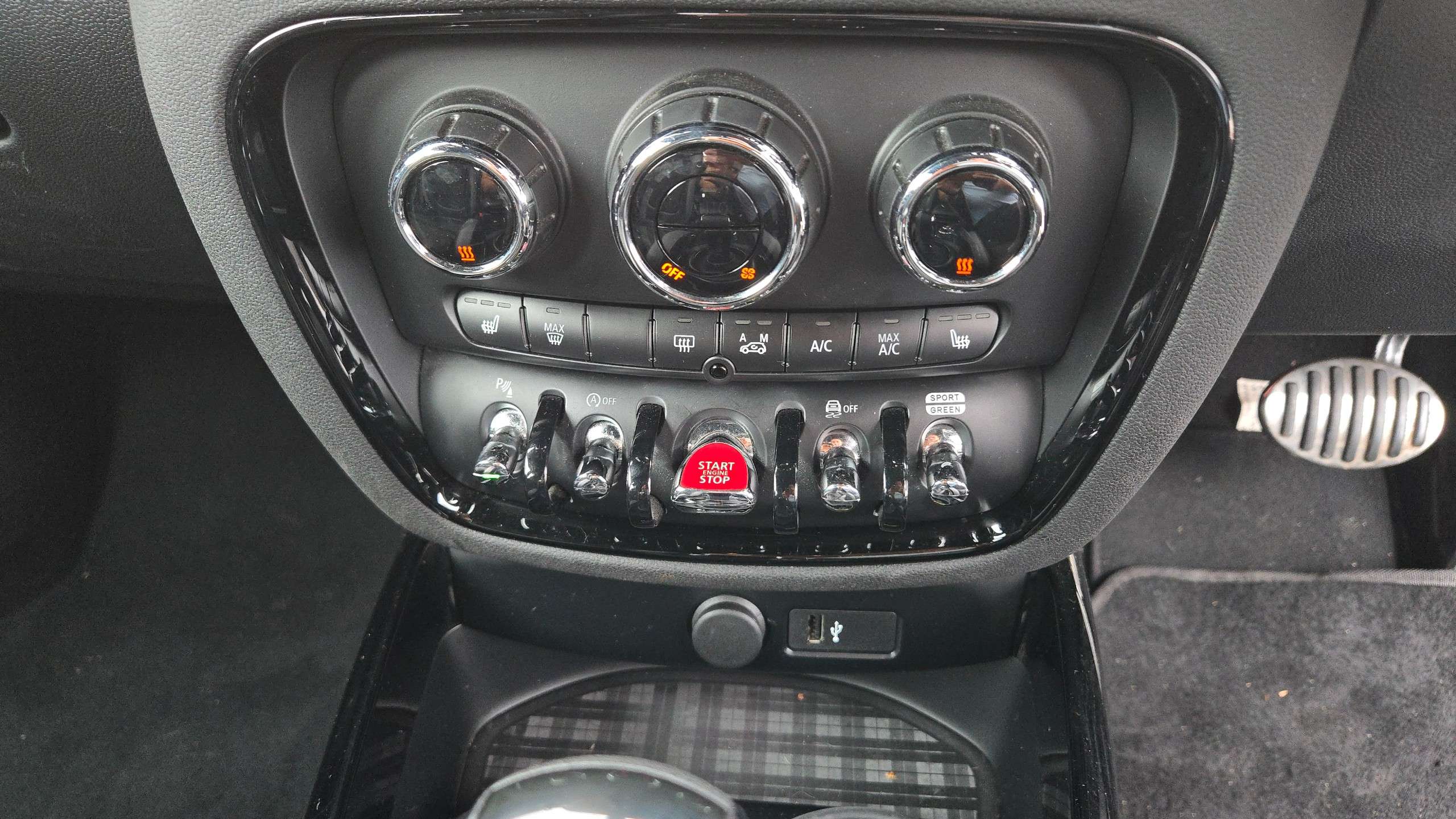 2019 MINI CLUBMAN 2019 MINI CLUBMAN