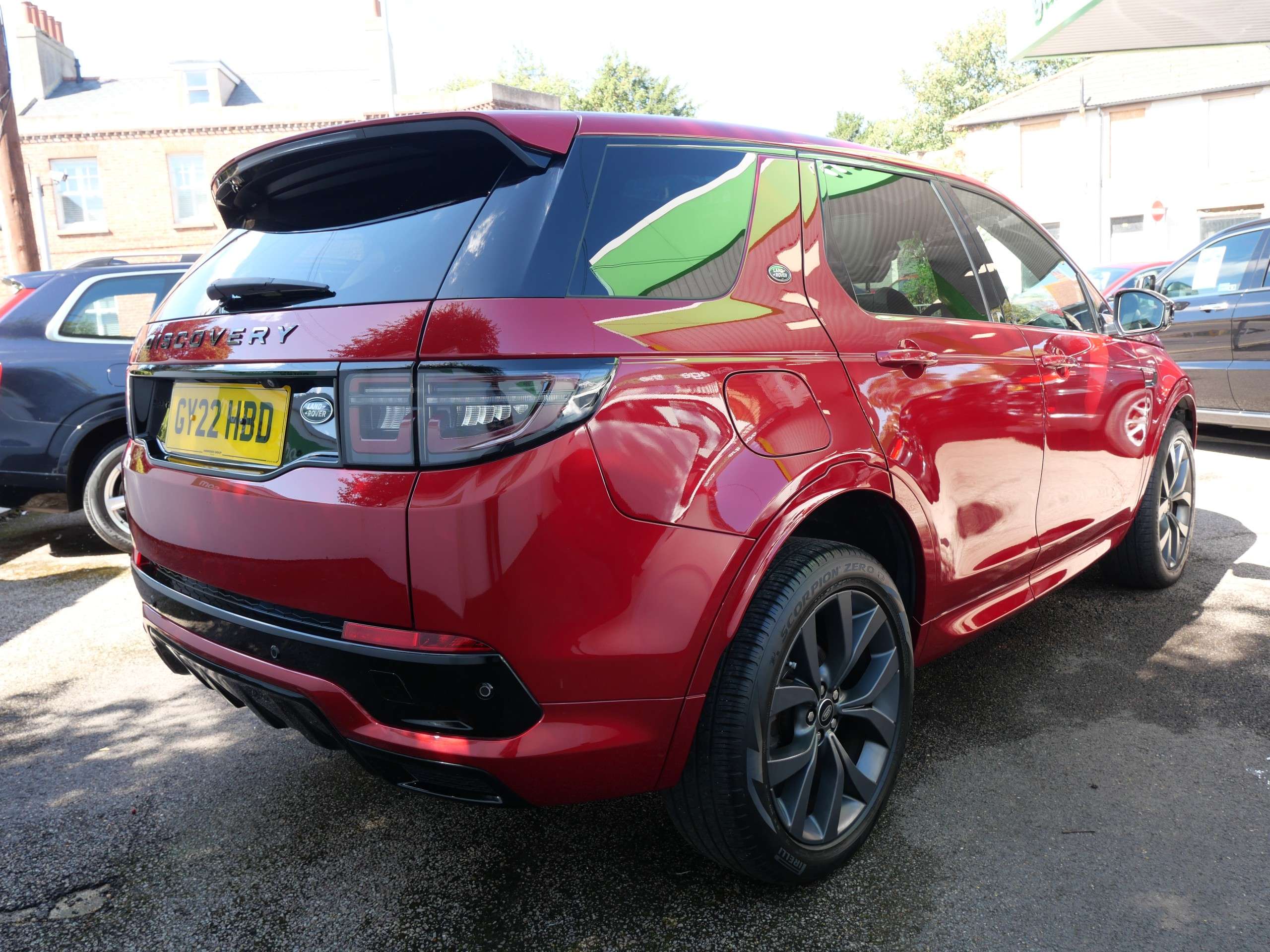 A 2022 LAND ROVER DISCOVERY SPORT 2.0 D200 MHEV R-Dynamic SE Auto 4WD Euro 6 (s/s) 5dr A 2022 LAND ROVER DISCOVERY SPORT 2.0 D200 MHEV R-Dynamic SE Auto 4WD Euro 6 (s/s) 5dr