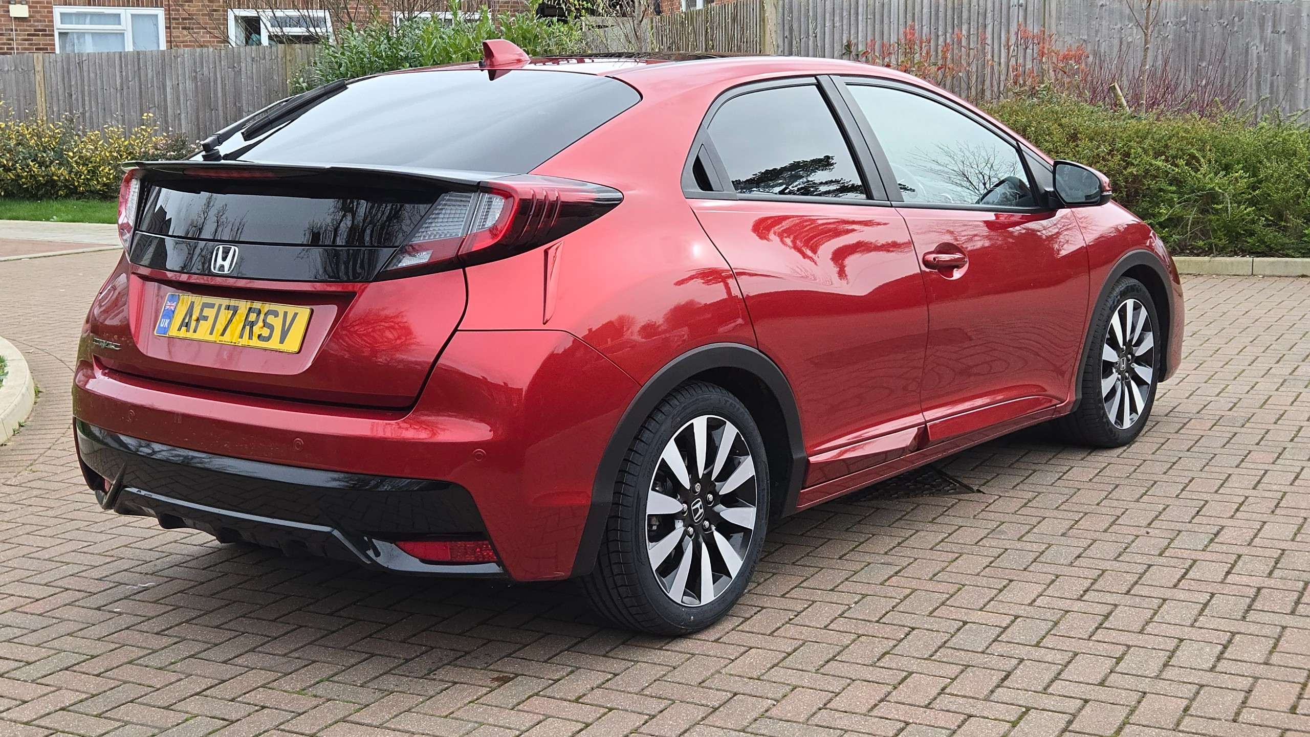 A 2017 HONDA CIVIC 1.8 i-VTEC SR Auto Euro 6 5dr Only 29000 Miles A 2017 HONDA CIVIC 1.8 i-VTEC SR Auto Euro 6 5dr Only 29000 Miles