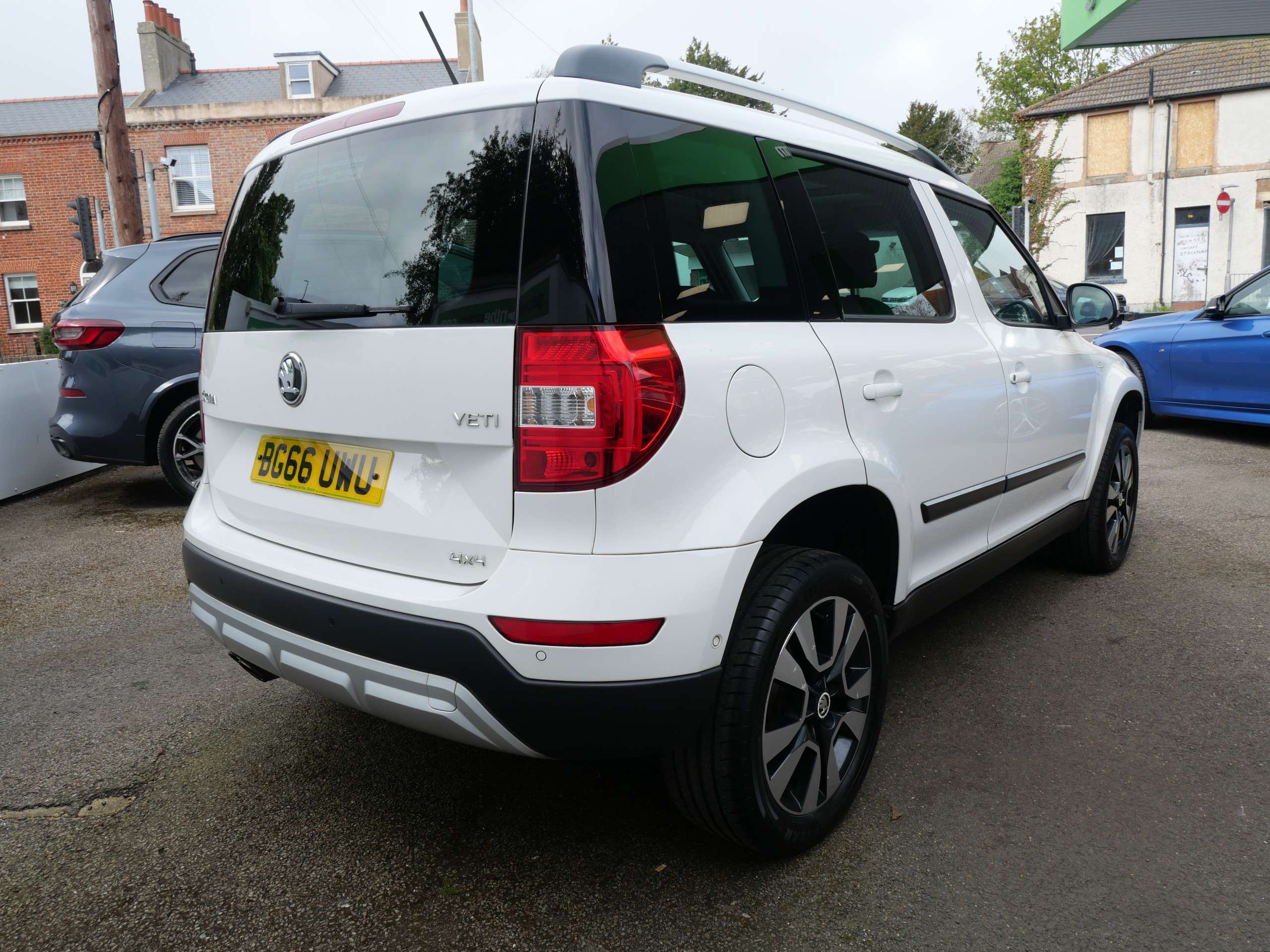 A 2016 SKODA YETI 1.4 TSI Laurin & Klement Outdoor 4WD Euro 6 (s/s) 5dr A 2016 SKODA YETI 1.4 TSI Laurin & Klement Outdoor 4WD Euro 6 (s/s) 5dr