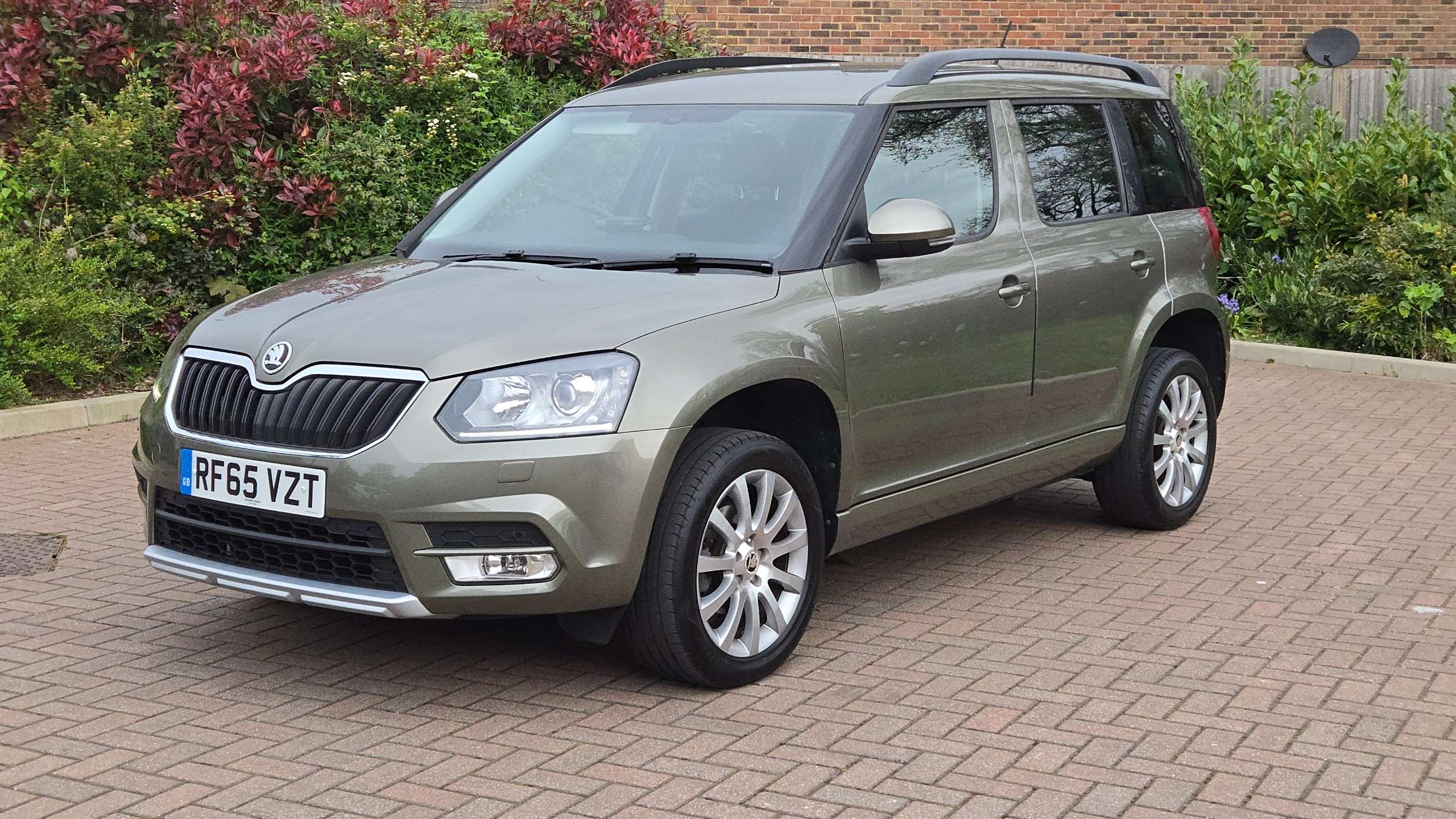 A 2015 SKODA YETI 1.2 TSI SE L DSG Euro 6 (s/s) 5dr Only 22000 Miles A 2015 SKODA YETI 1.2 TSI SE L DSG Euro 6 (s/s) 5dr Only 22000 Miles