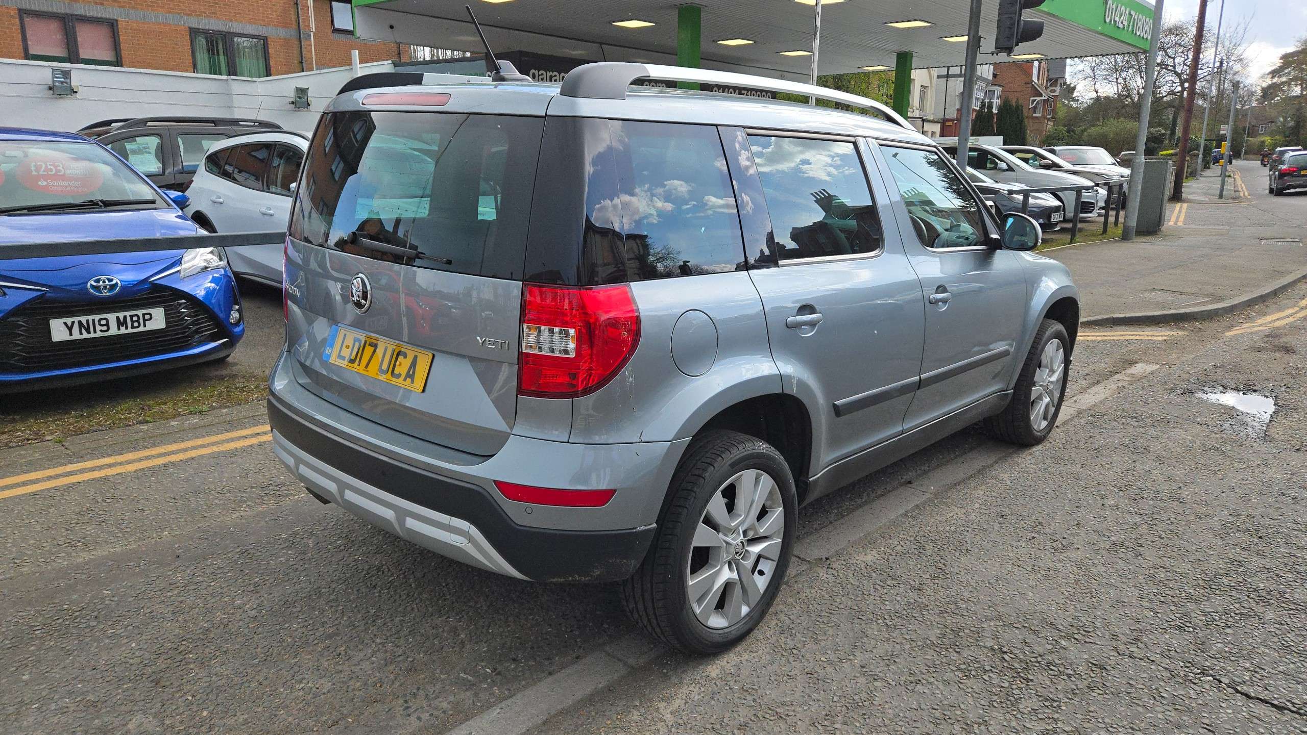 A 2017 SKODA YETI 1.2 TSI SE L Drive Outdoor DSG Euro 6 (s/s) 5dr 1 Owner Only 15000 Miles A 2017 SKODA YETI 1.2 TSI SE L Drive Outdoor DSG Euro 6 (s/s) 5dr 1 Owner Only 15000 Miles