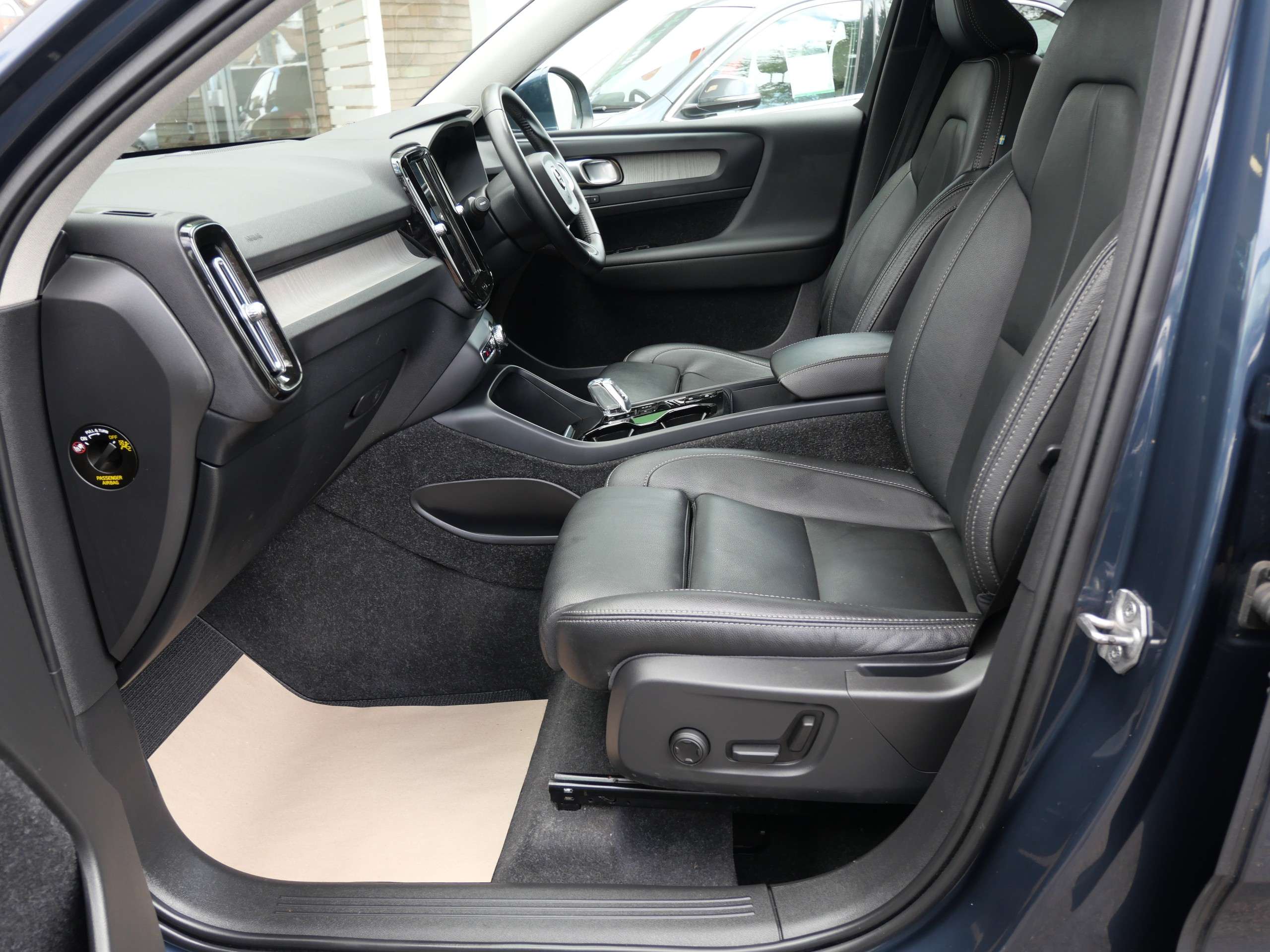 2020 VOLVO XC40 2020 VOLVO XC40