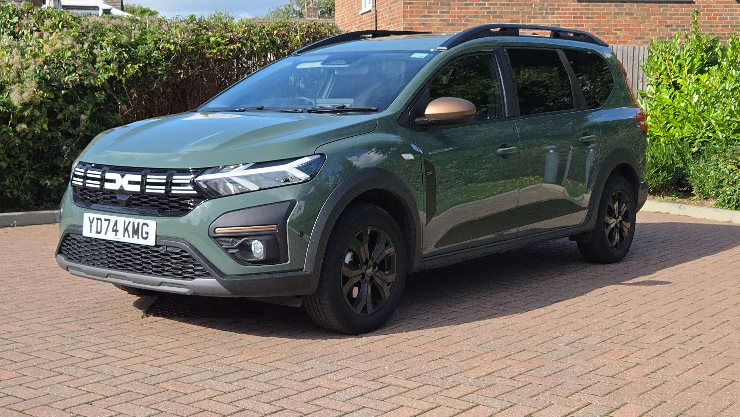 A 2024 DACIA JOGGER 1.6 Hybrid EXTREME Petrol Hybrid Auto Euro 6 (s/s) 5dr 1 Owner A 2024 DACIA JOGGER 1.6 Hybrid EXTREME Petrol Hybrid Auto Euro 6 (s/s) 5dr 1 Owner