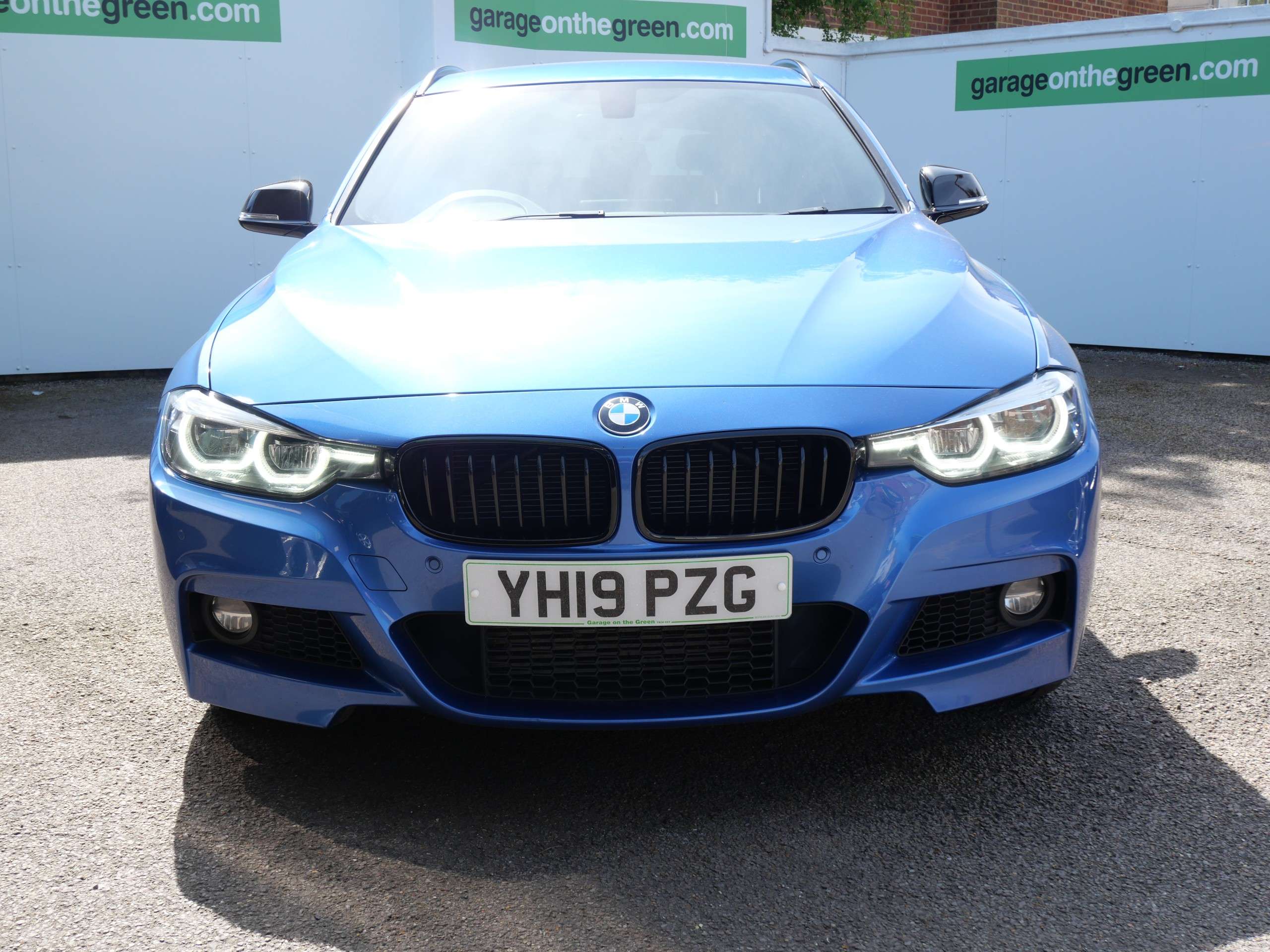 A 2019 BMW 3 SERIES 2.0 320d M Sport Shadow Edition Touring Auto xDrive Euro 6 (s/s) 5dr High Spec A 2019 BMW 3 SERIES 2.0 320d M Sport Shadow Edition Touring Auto xDrive Euro 6 (s/s) 5dr High Spec