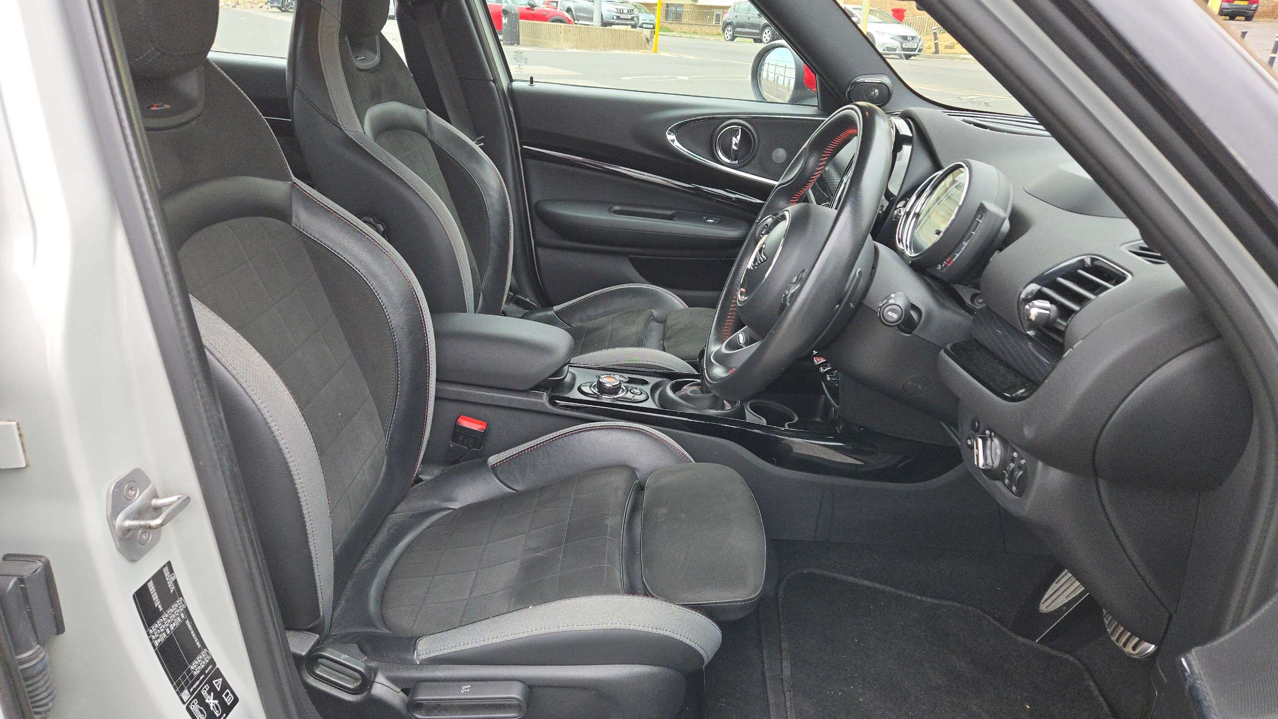 2019 MINI CLUBMAN 2019 MINI CLUBMAN