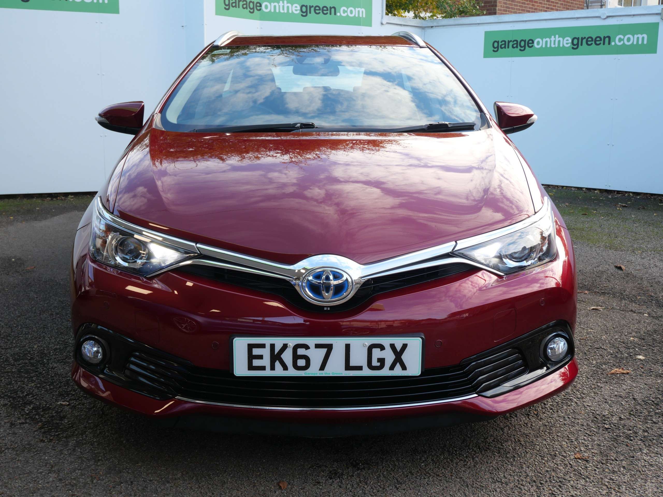 A 2017 TOYOTA AURIS 1.8 VVT-h Business Edition Touring Sports Petrol Hybrid CVT Euro 6 (s/s) (Safety Sense) 5dr 1 Owner Only 41000 Miles A 2017 TOYOTA AURIS 1.8 VVT-h Business Edition Touring Sports Petrol Hybrid CVT Euro 6 (s/s) (Safety Sense) 5dr 1 Owner Only 41000 Miles