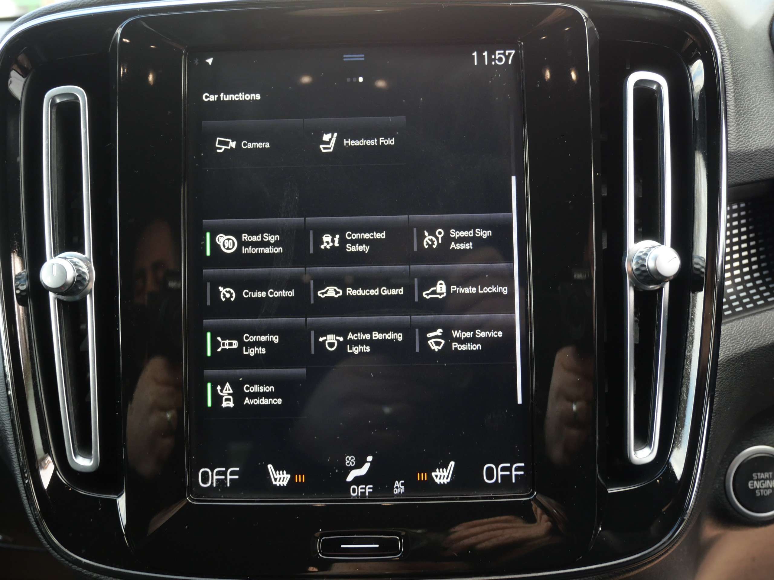 2020 VOLVO XC40 2020 VOLVO XC40