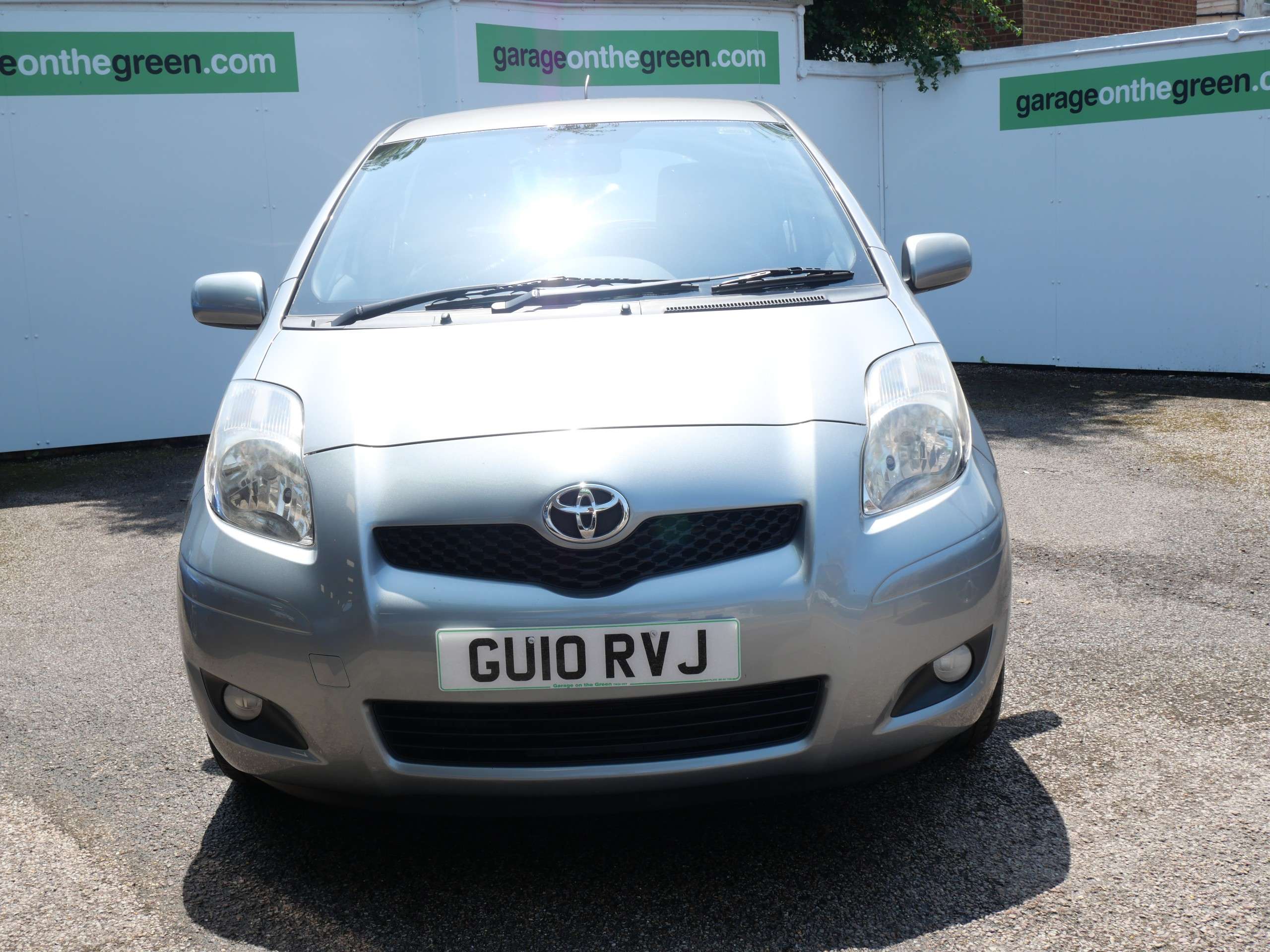 A 2010 TOYOTA YARIS 1.33 Dual VVT-i TR MultiMode Euro 4 (s/s) 5dr Only 34000 Miles 35 Pound Road Tax A 2010 TOYOTA YARIS 1.33 Dual VVT-i TR MultiMode Euro 4 (s/s) 5dr Only 34000 Miles 35 Pound Road Tax