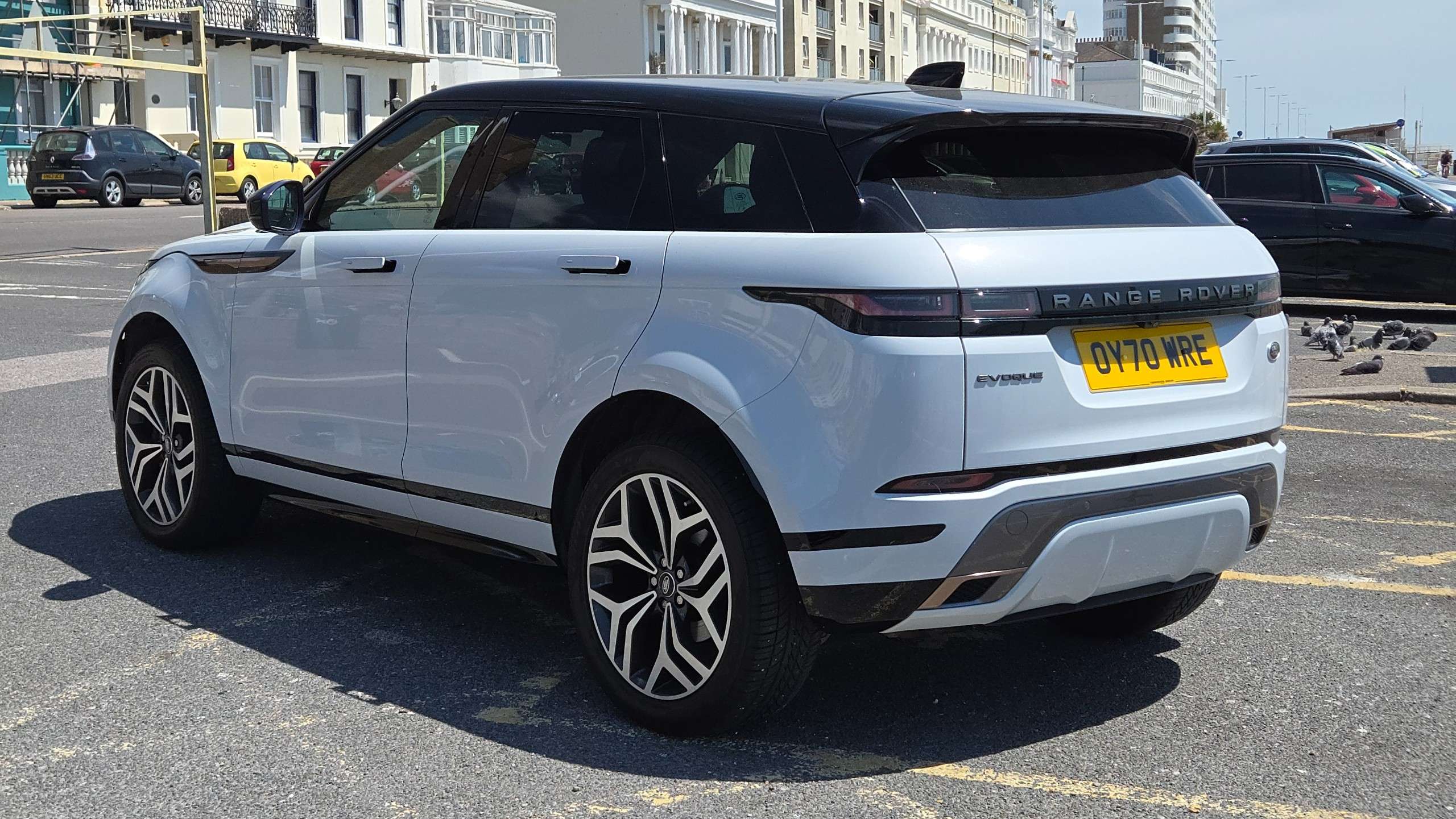 A 2020 LAND ROVER RANGE ROVER EVOQUE 2.0 D180 MHEV First Edition Auto 4WD Euro 6 (s/s) 5dr A 2020 LAND ROVER RANGE ROVER EVOQUE 2.0 D180 MHEV First Edition Auto 4WD Euro 6 (s/s) 5dr