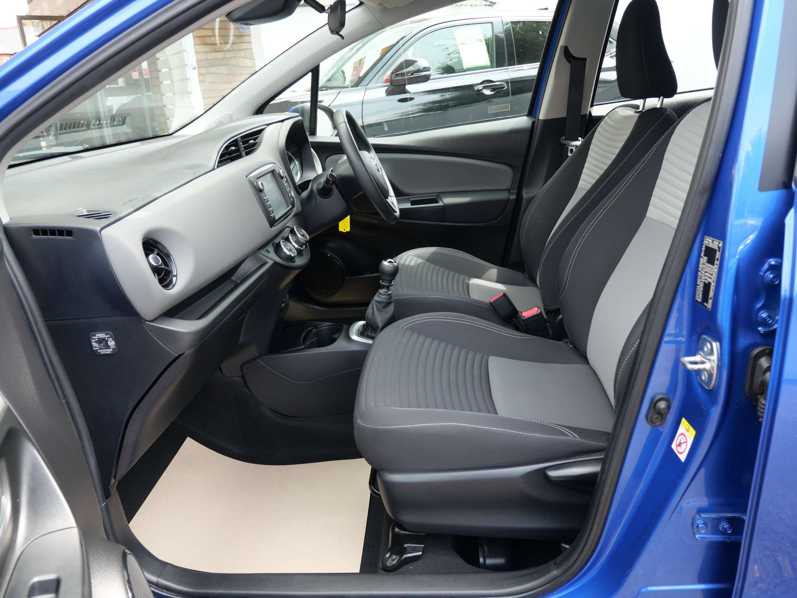 2017 TOYOTA YARIS 2017 TOYOTA YARIS