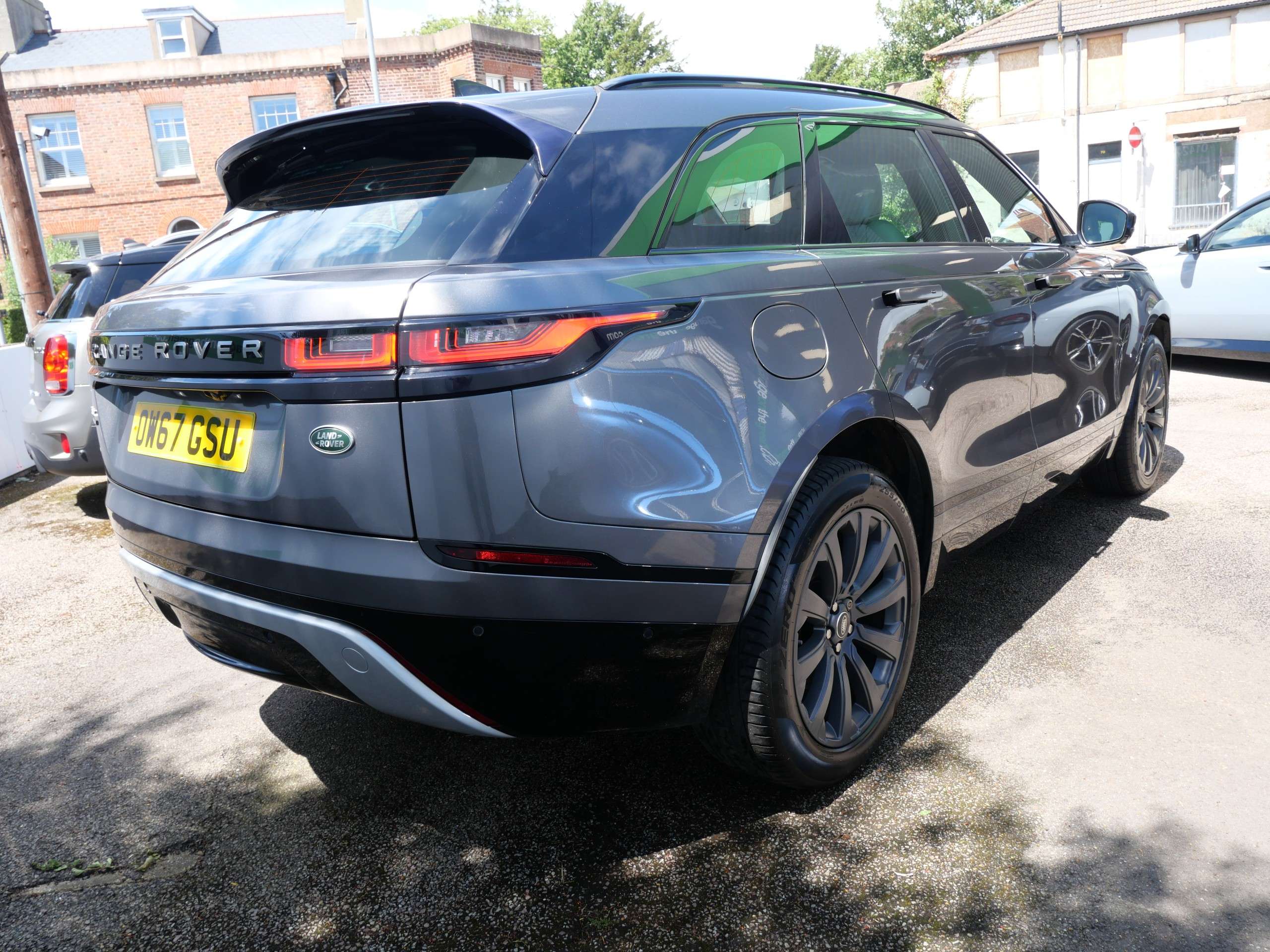 A 2017 LAND ROVER RANGE ROVER VELAR 2.0 P250 R-Dynamic SE Auto 4WD Euro 6 (s/s) 5dr A 2017 LAND ROVER RANGE ROVER VELAR 2.0 P250 R-Dynamic SE Auto 4WD Euro 6 (s/s) 5dr