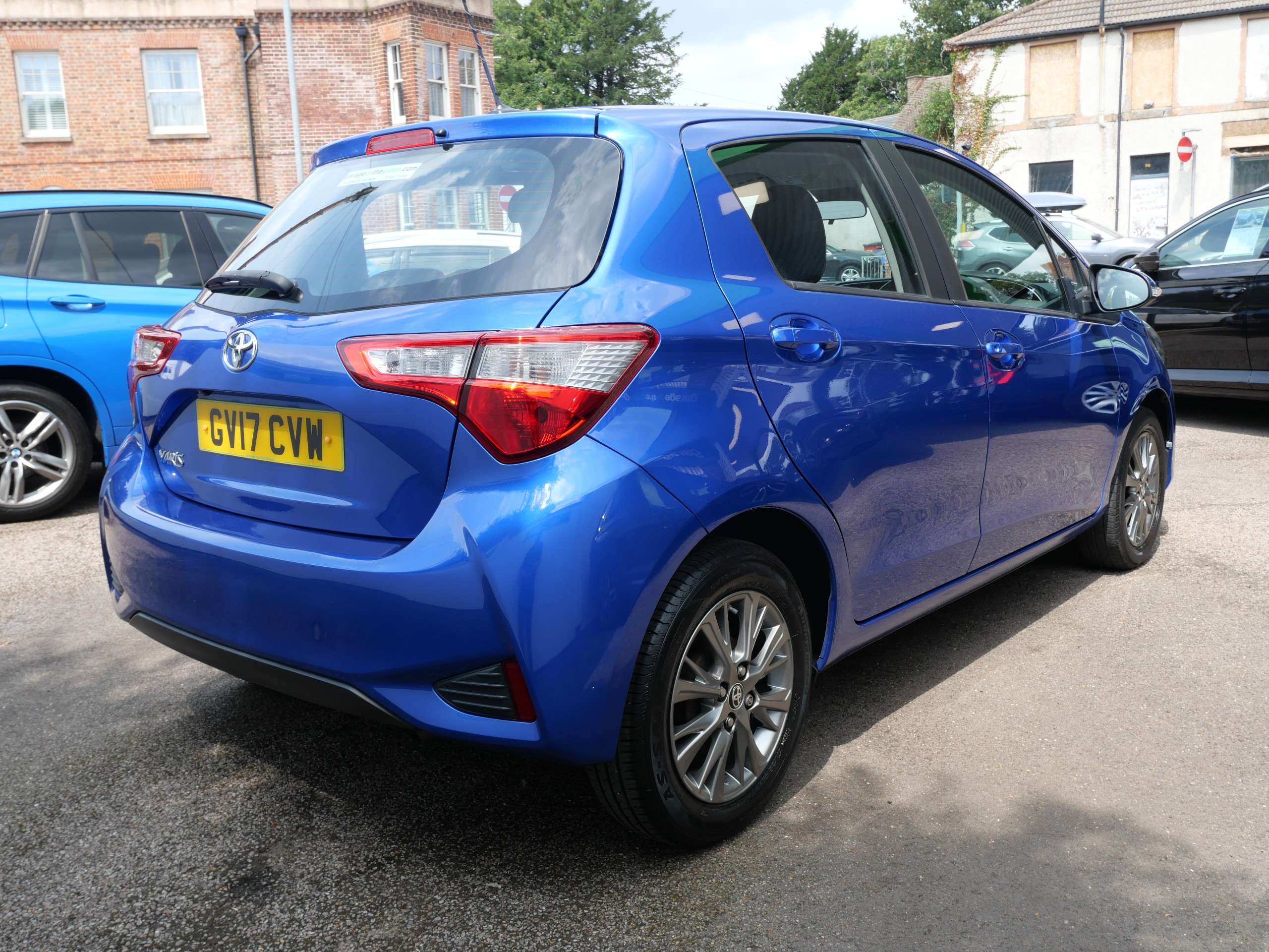 A 2017 TOYOTA YARIS 1.5 VVT-i Icon Euro 6 5dr 1 Owner Only 24000 Miles A 2017 TOYOTA YARIS 1.5 VVT-i Icon Euro 6 5dr 1 Owner Only 24000 Miles