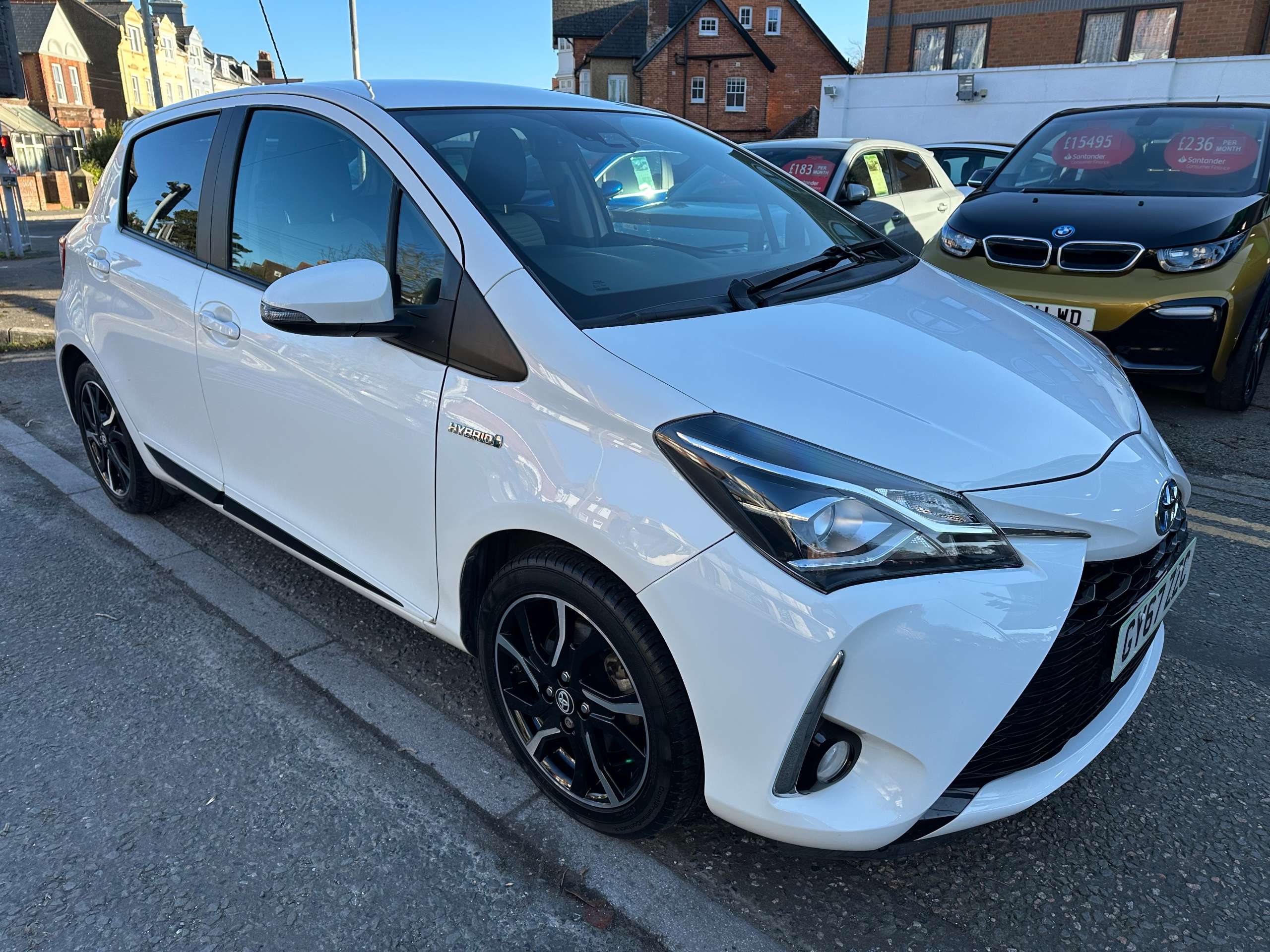 A 2018 TOYOTA YARIS 1.5 VVT-h Design Petrol Hybrid E-CVT Euro 6 (s/s) 5dr Only 23000 Miles A 2018 TOYOTA YARIS 1.5 VVT-h Design Petrol Hybrid E-CVT Euro 6 (s/s) 5dr Only 23000 Miles